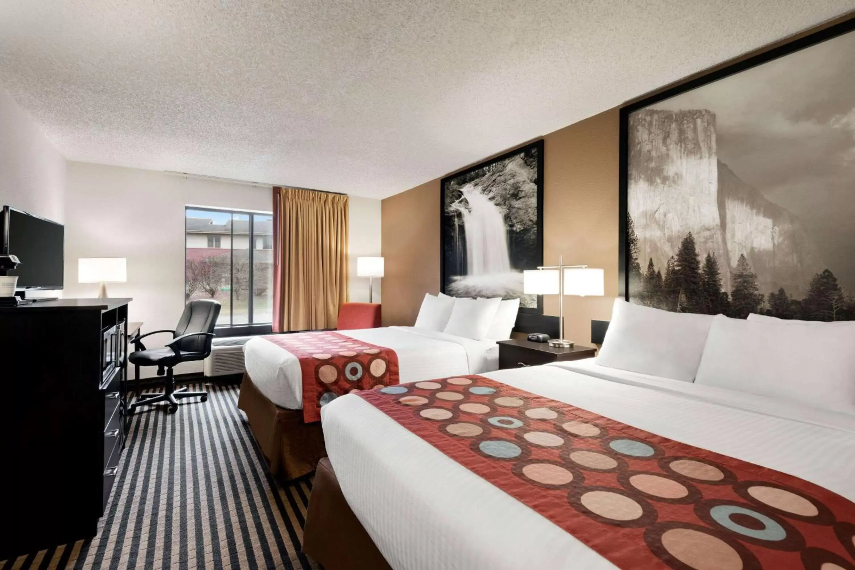 Photo of the whole room, Bed in Super 8 by Wyndham Wausau