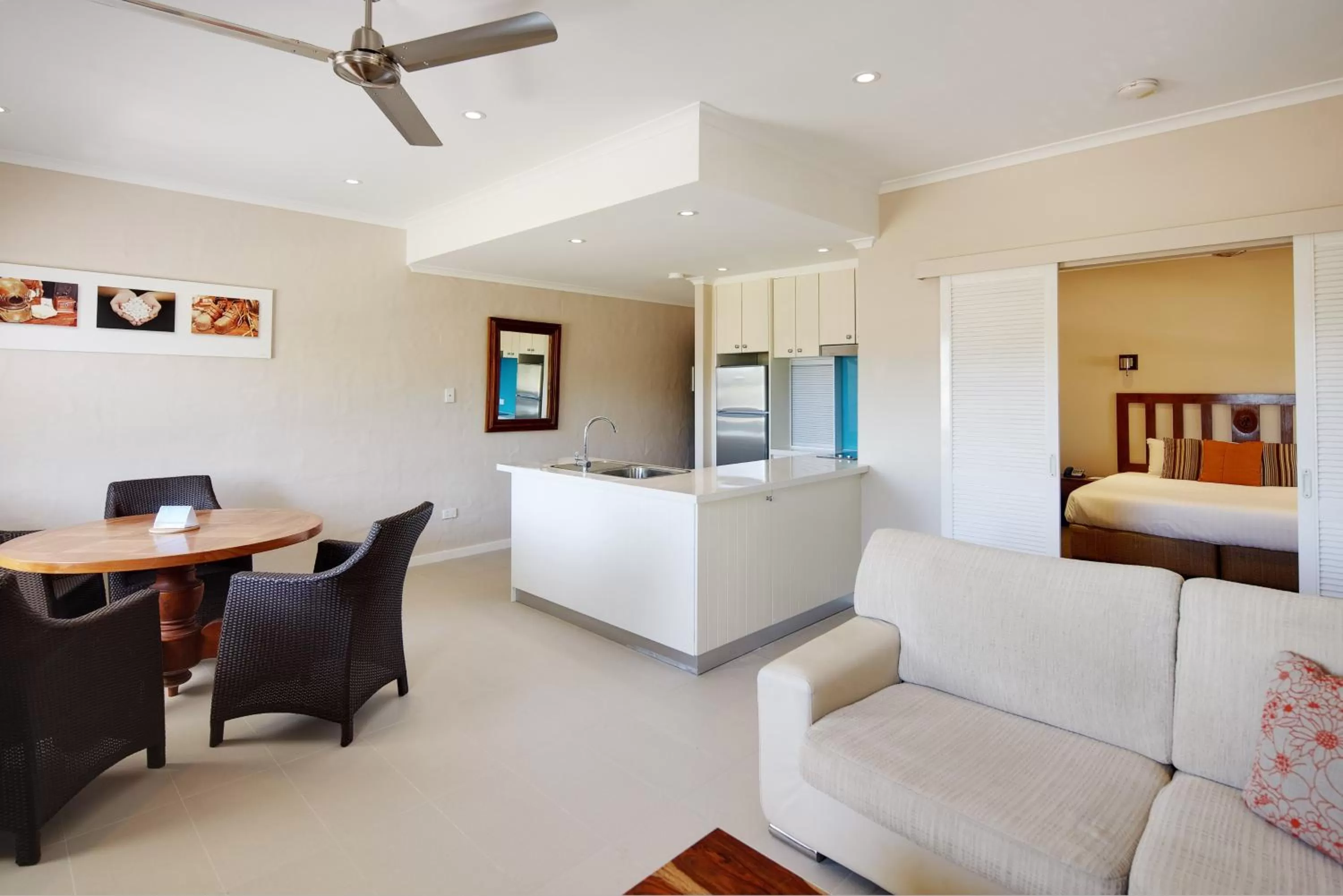 Kitchen or kitchenette, Bed in Seashells Broome