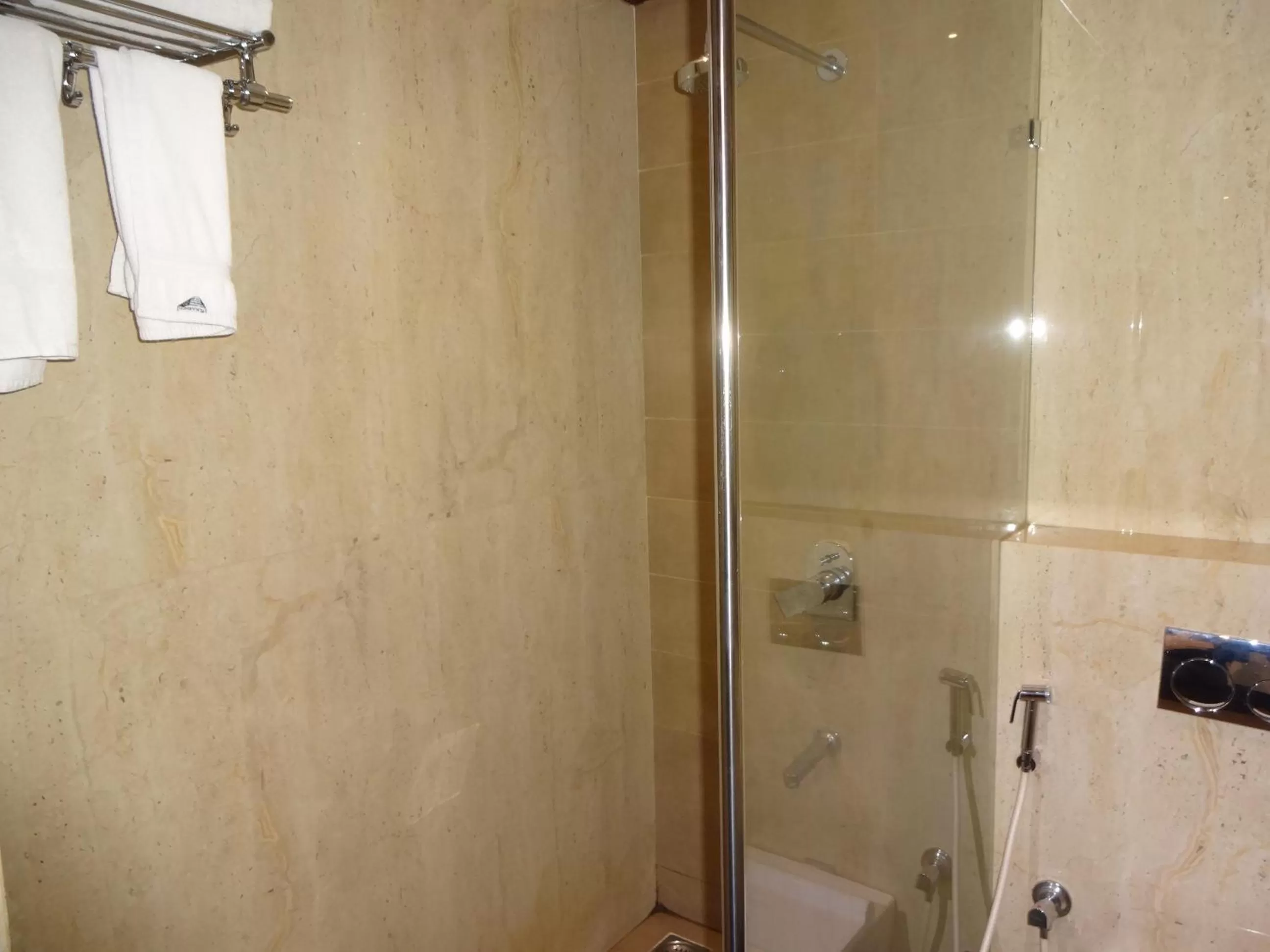 Shower, Bathroom in Keys Select by Lemon Tree Hotels, Malabar Gate, Kozhikode