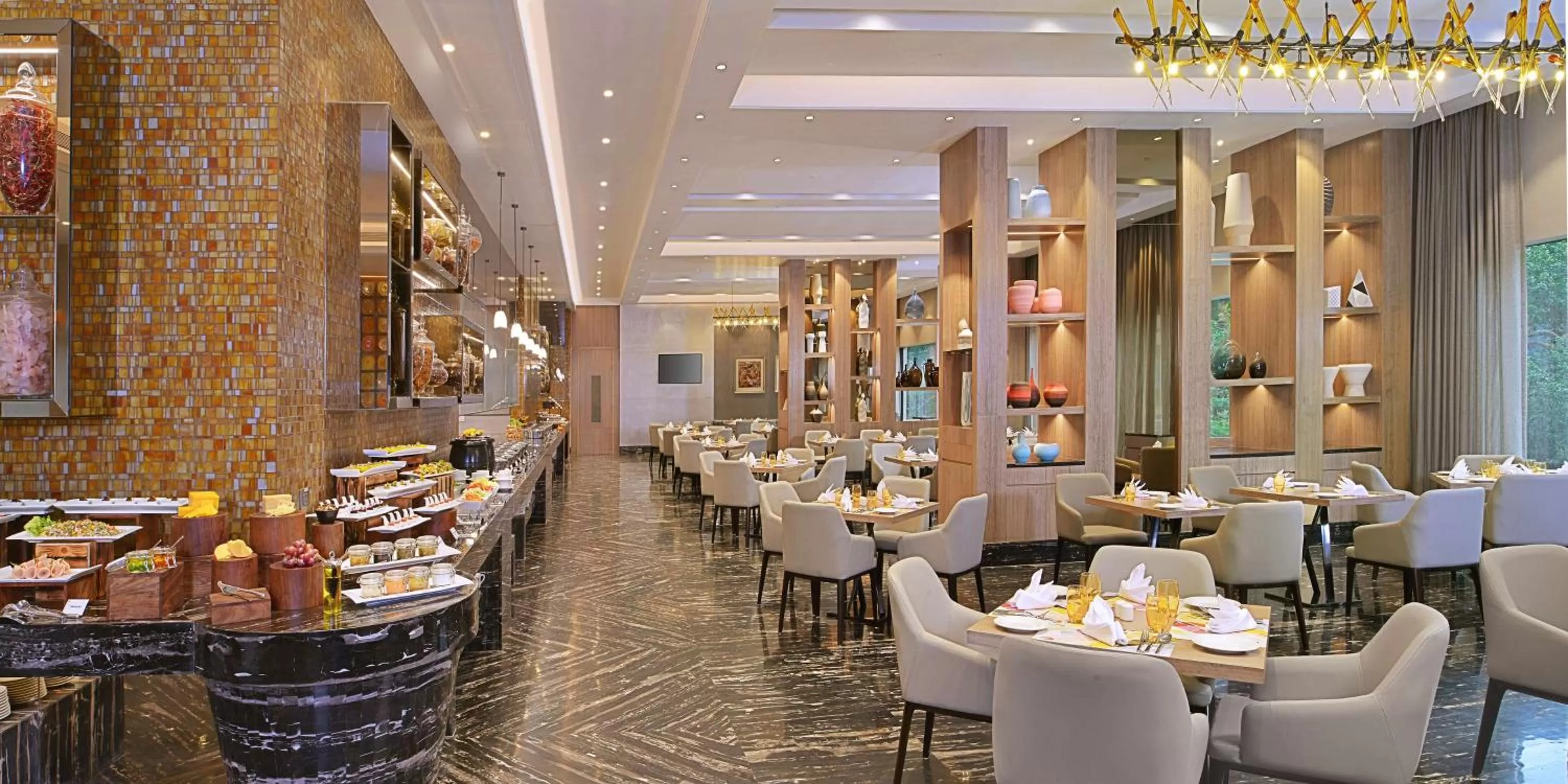 Restaurant/places to eat in Radisson Mumbai Andheri MIDC