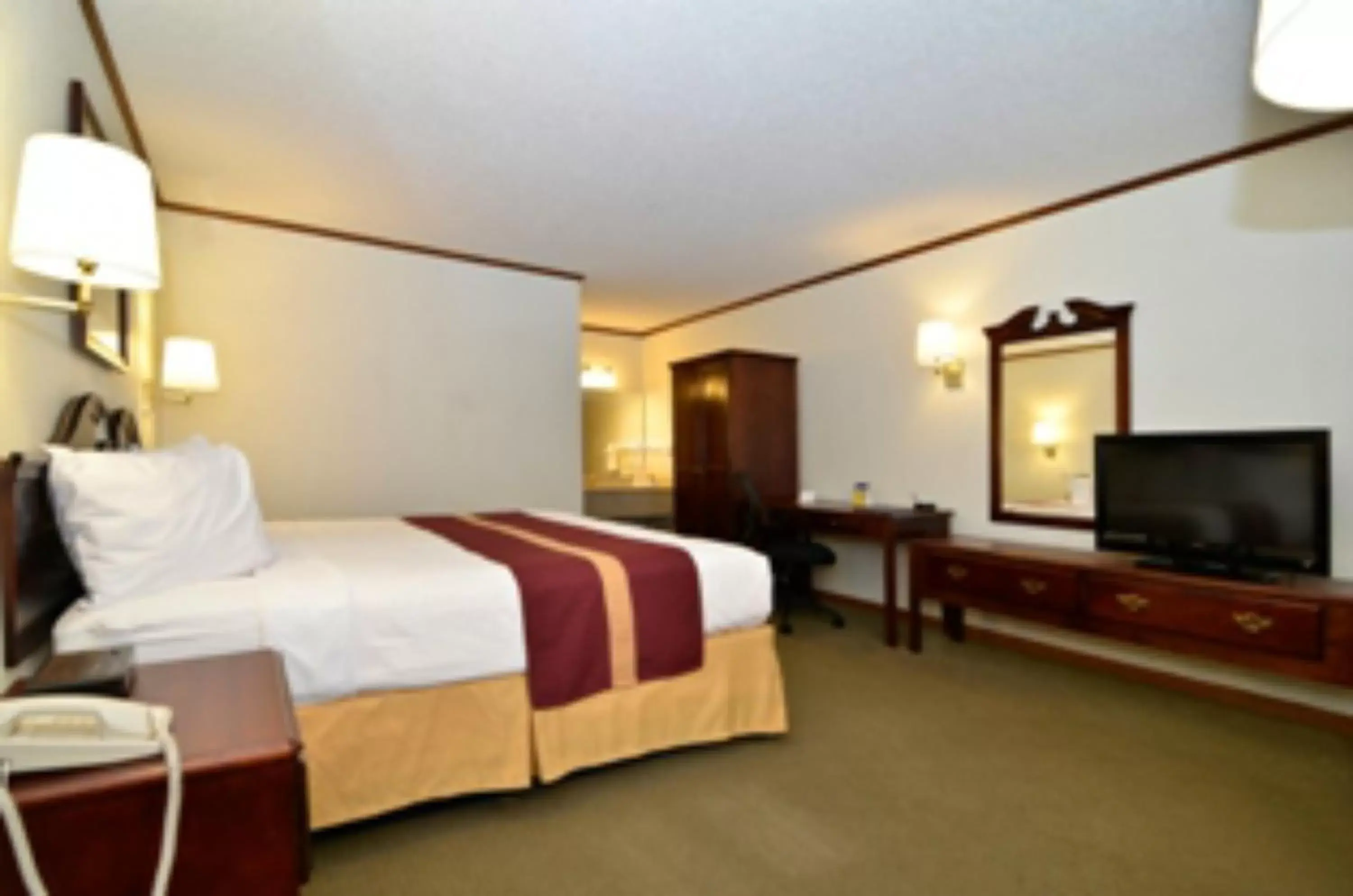 Bed in SureStay Hotel by Best Western Cameron