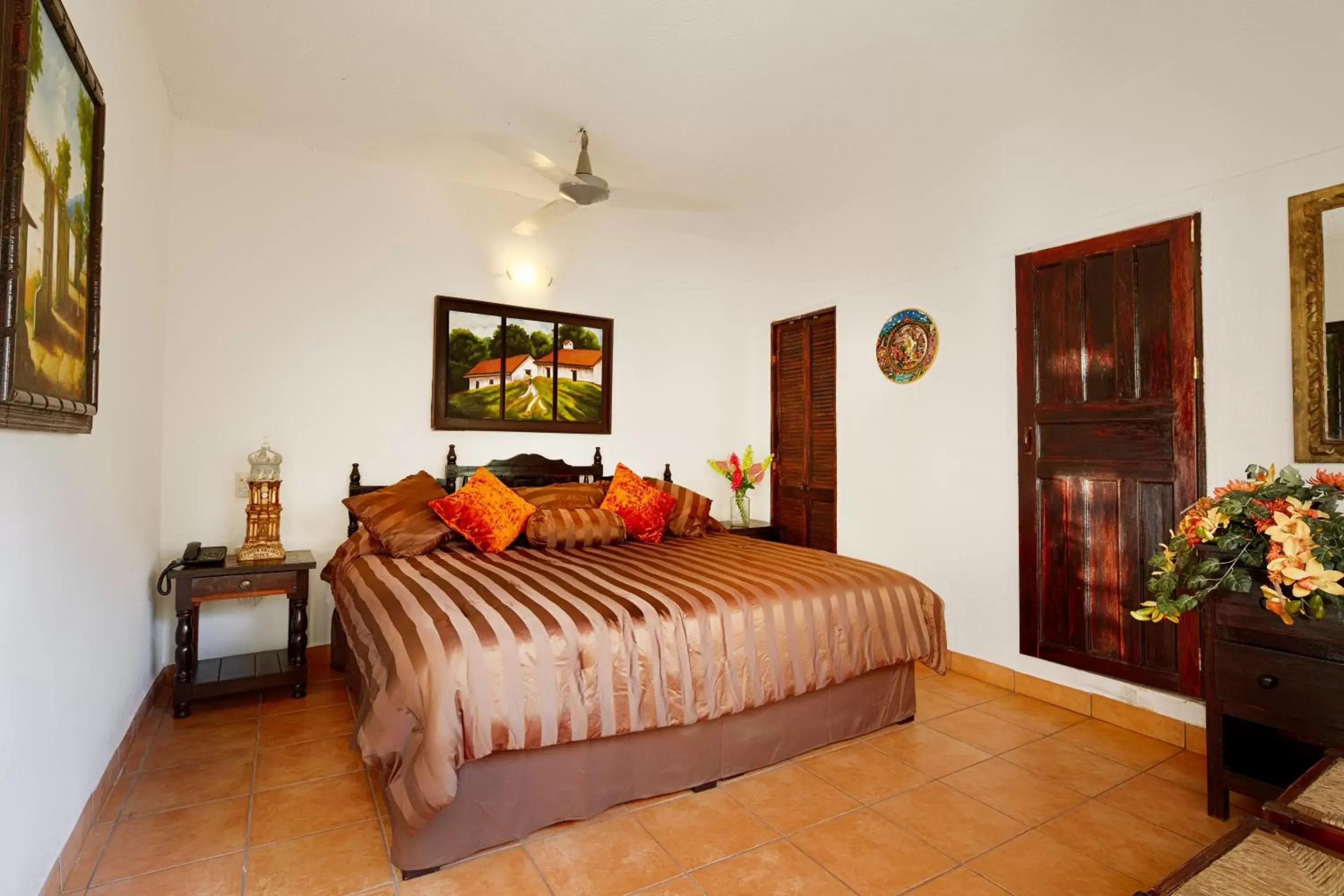 Photo of the whole room, Bed in Hotel Posada De Roger