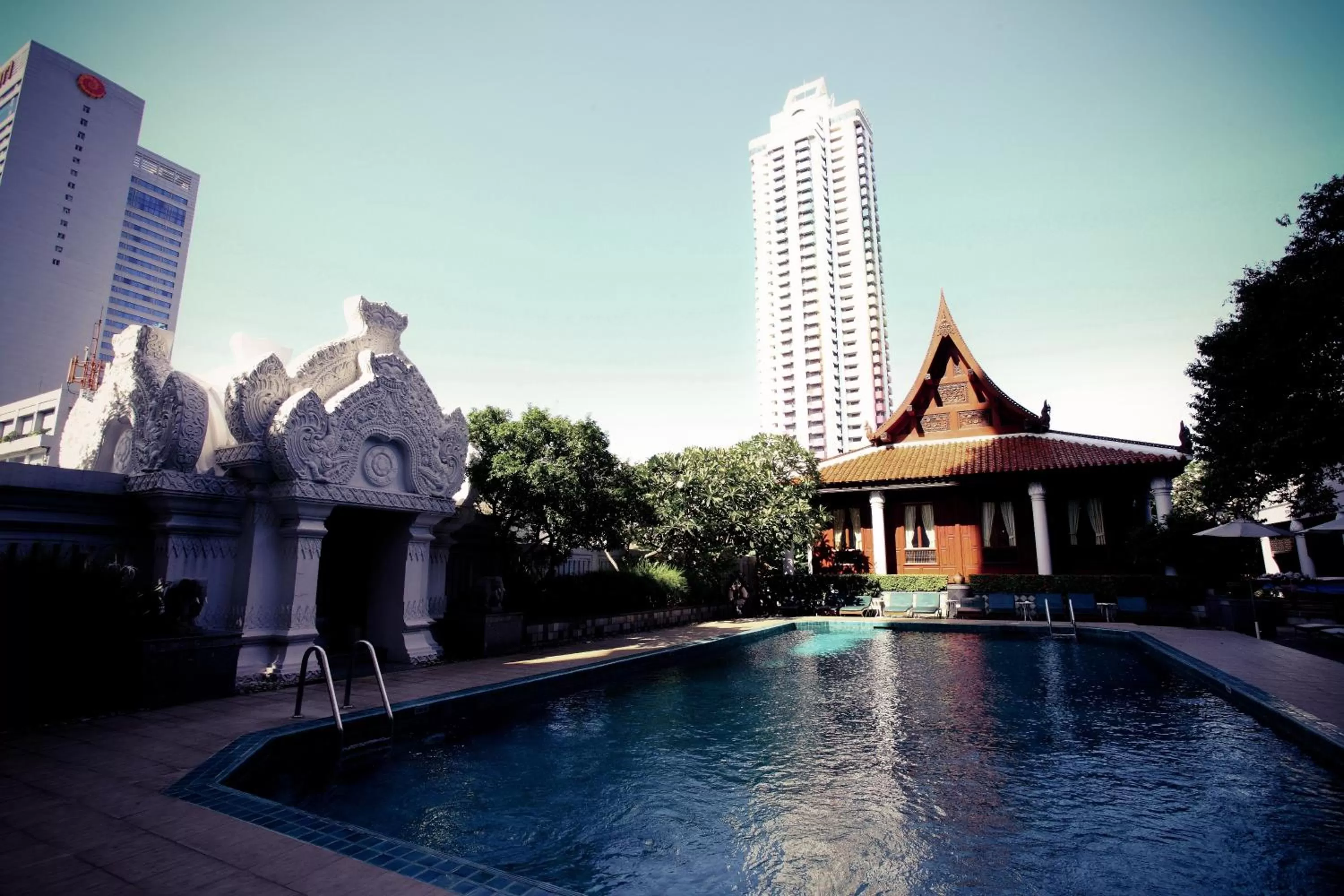Swimming pool in Indra Regent Hotel