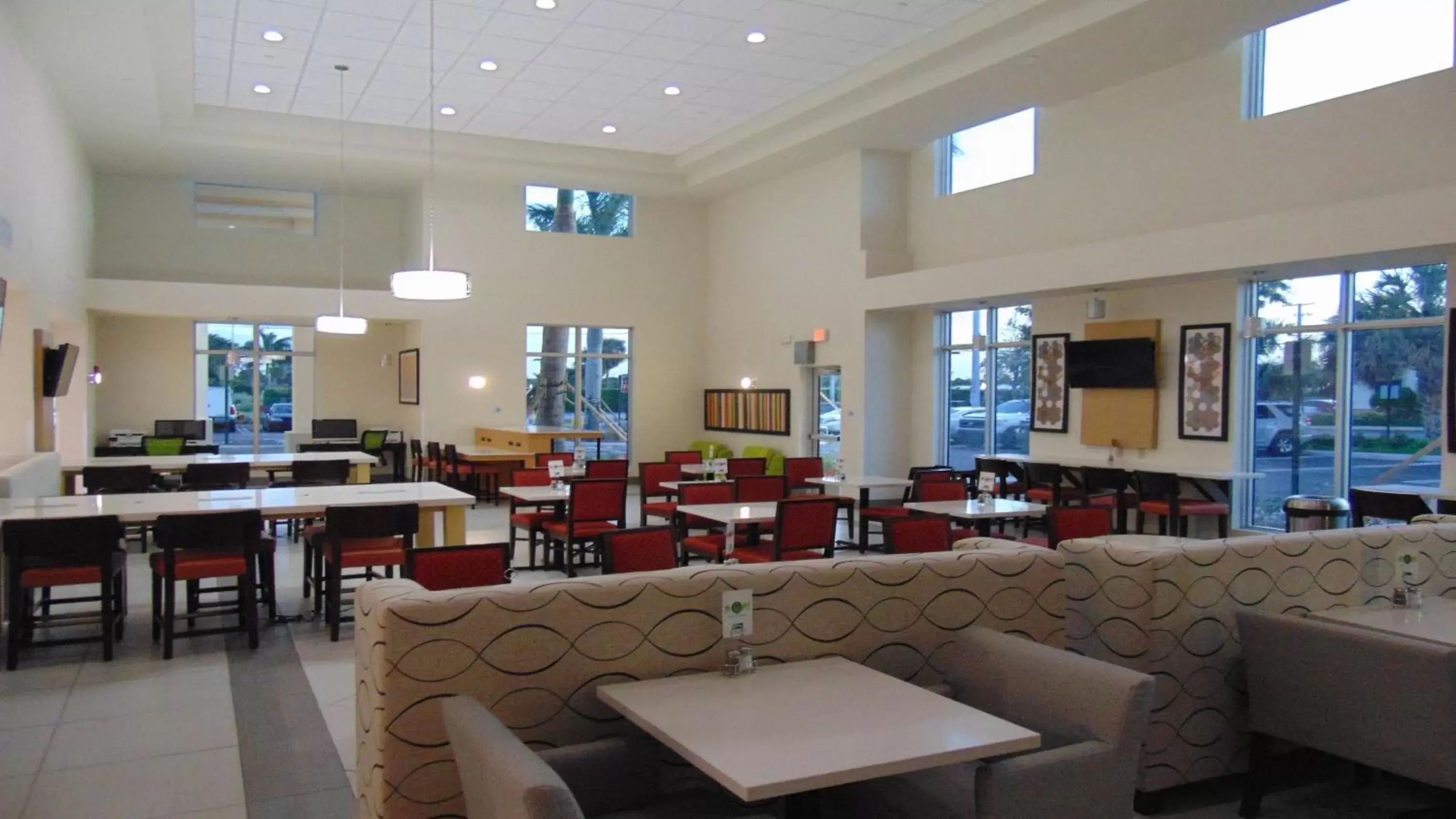 Breakfast, Restaurant/Places to Eat in Holiday Inn Express & Suites Boynton Beach East, an IHG Hotel