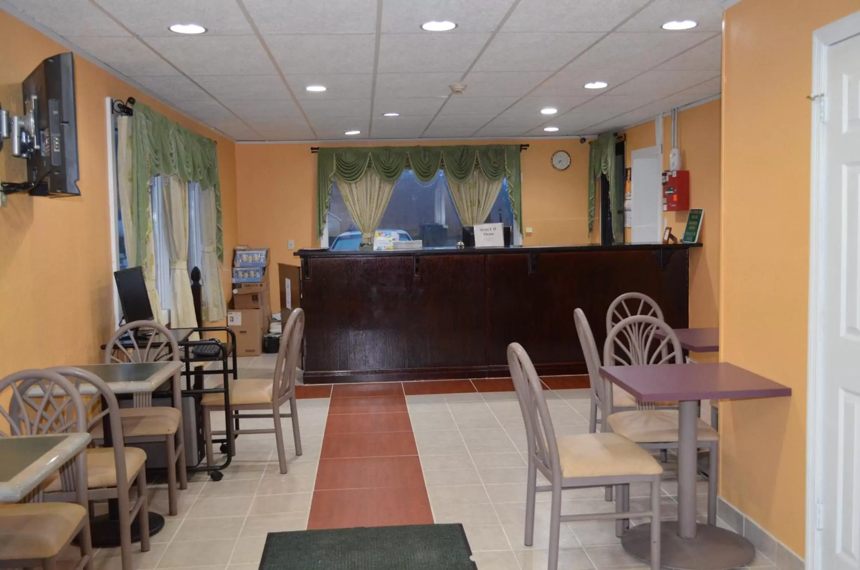 Lobby or reception in Days Inn by Wyndham Queensbury/Lake George