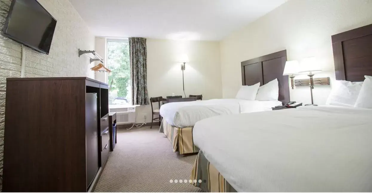 Bed in Inns of Virginia Arlington