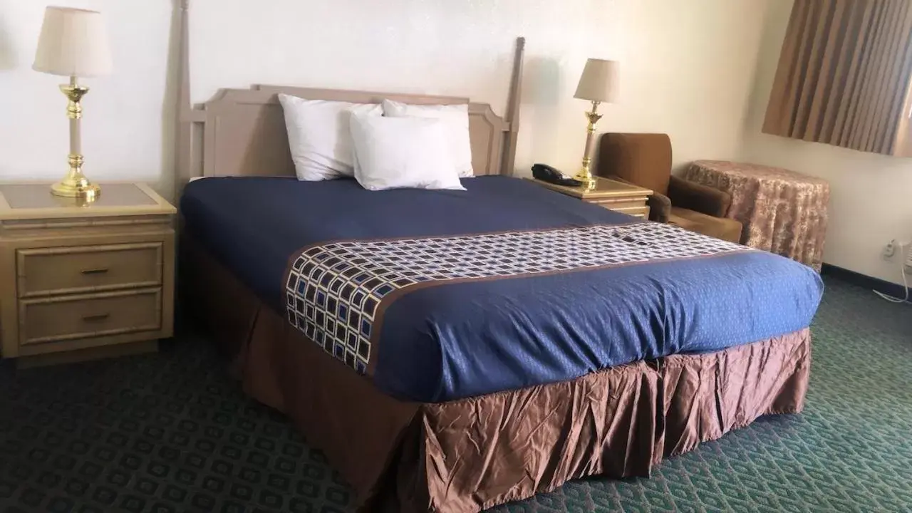 Bed in Lake Place Inn Lake Havasu City