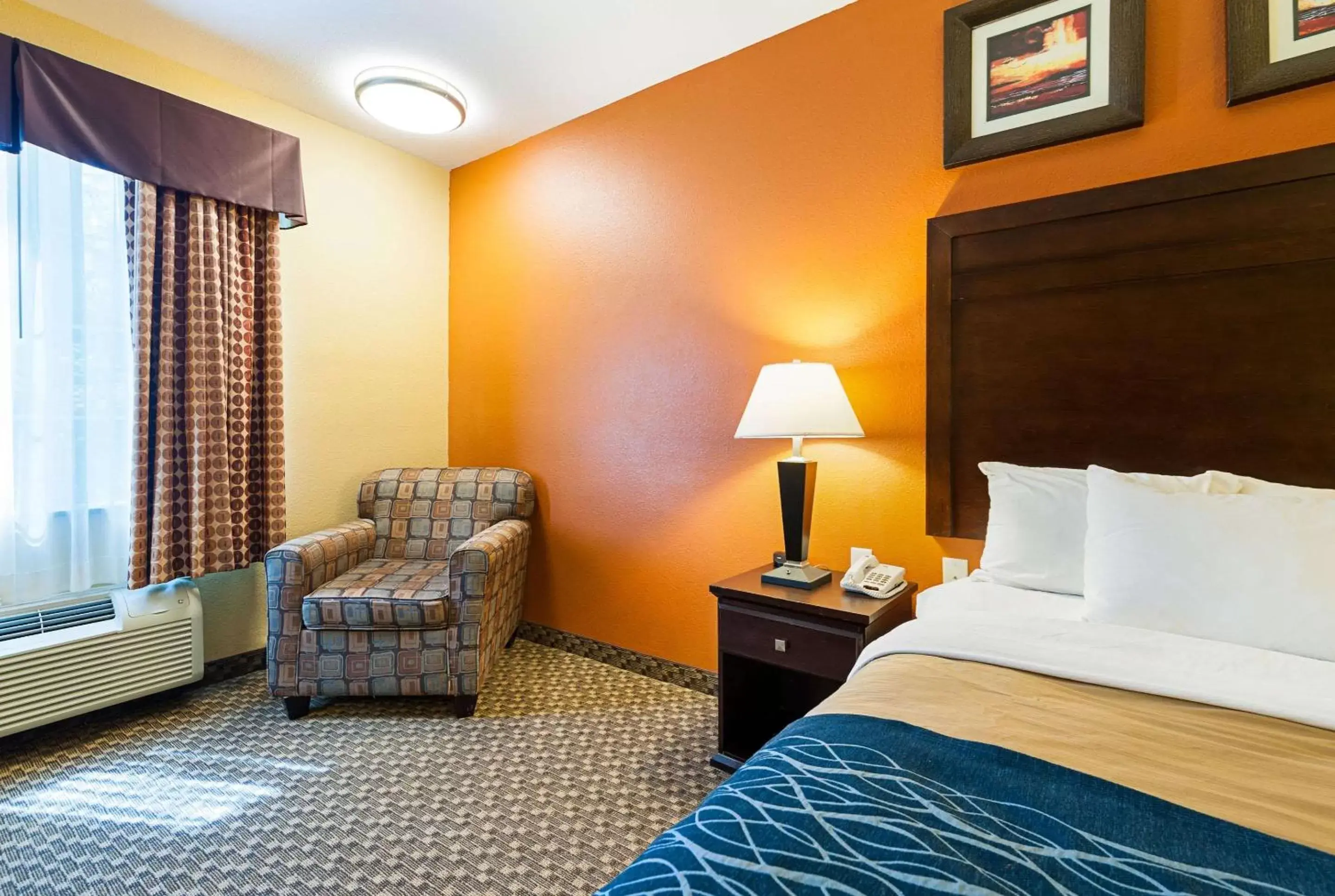 Photo of the whole room, Bed in Quality Inn Opelousas