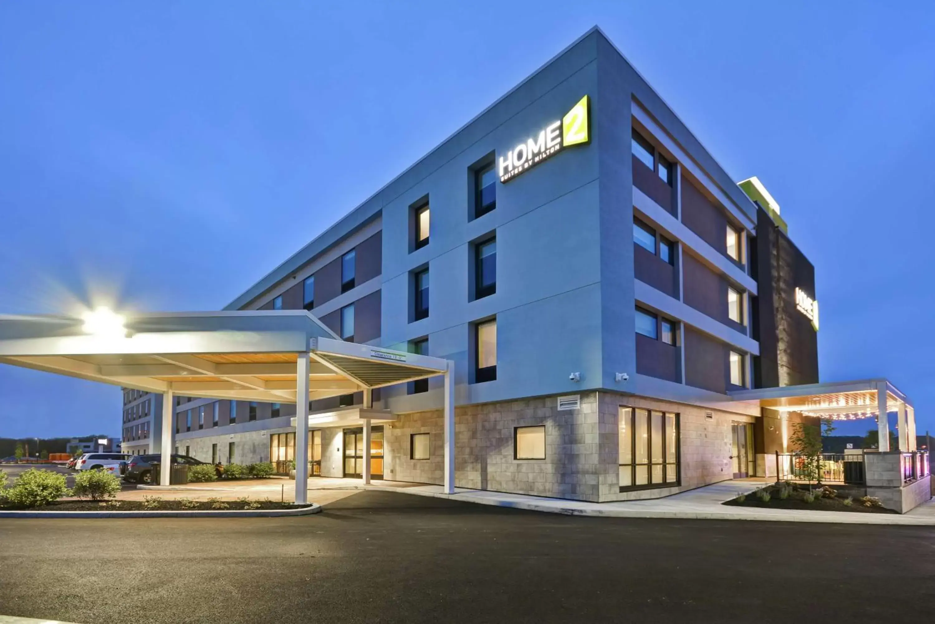 Property Building in Home2 Suites By Hilton Portland Airport