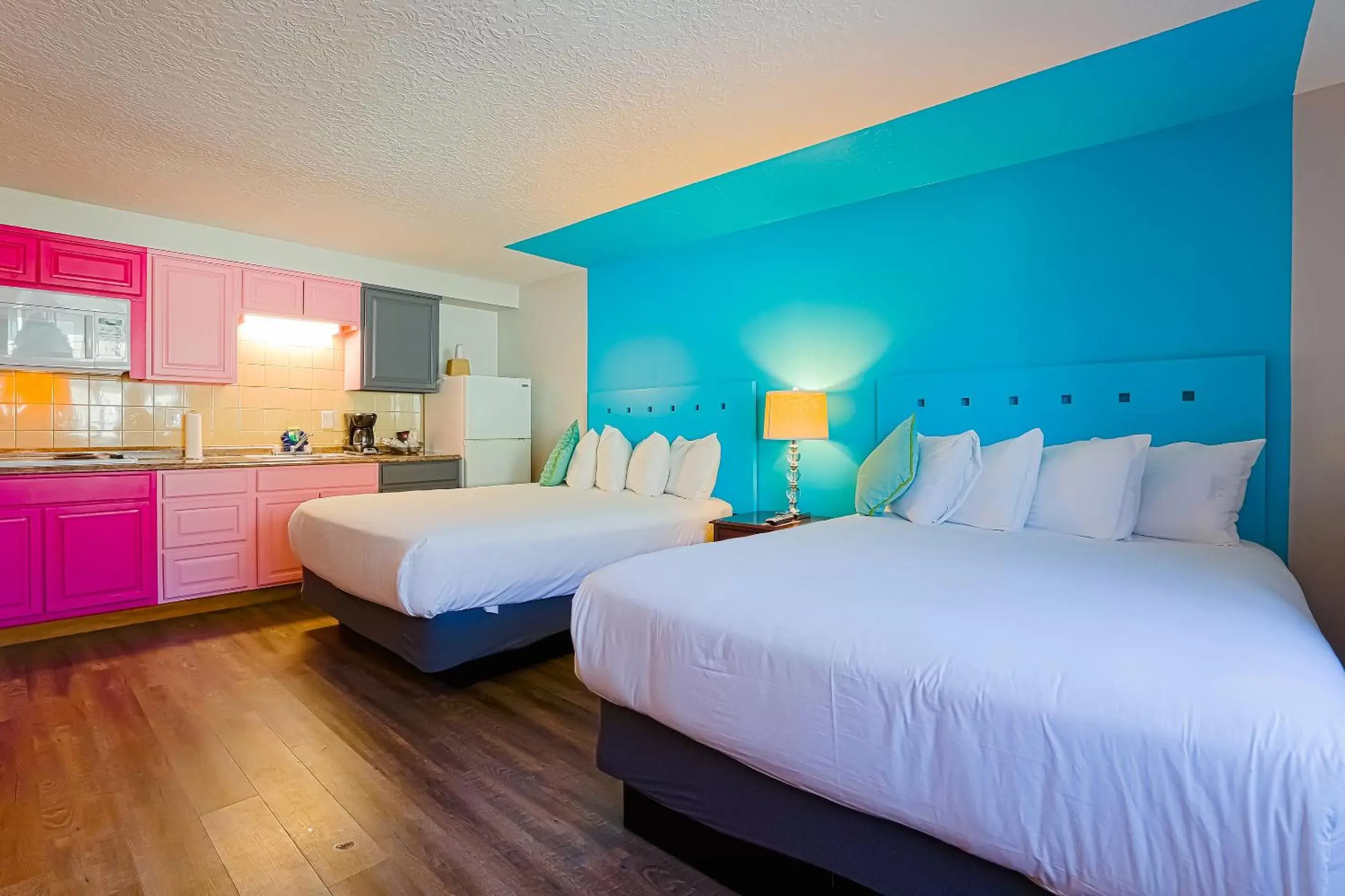Kitchen or kitchenette, Bed in Coast River Inn by OYO Seaside