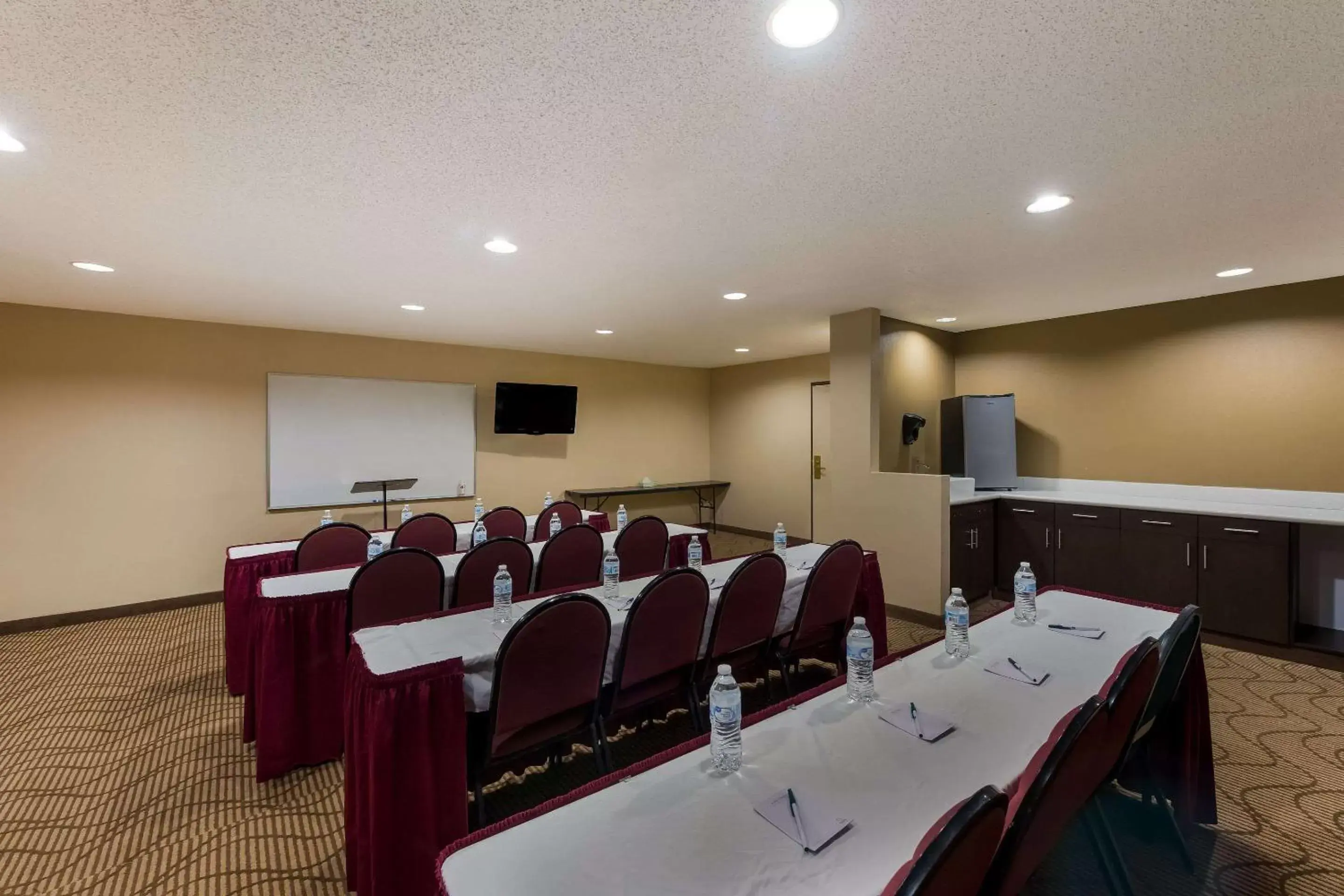 Meeting/conference room in Quality Inn Marysville