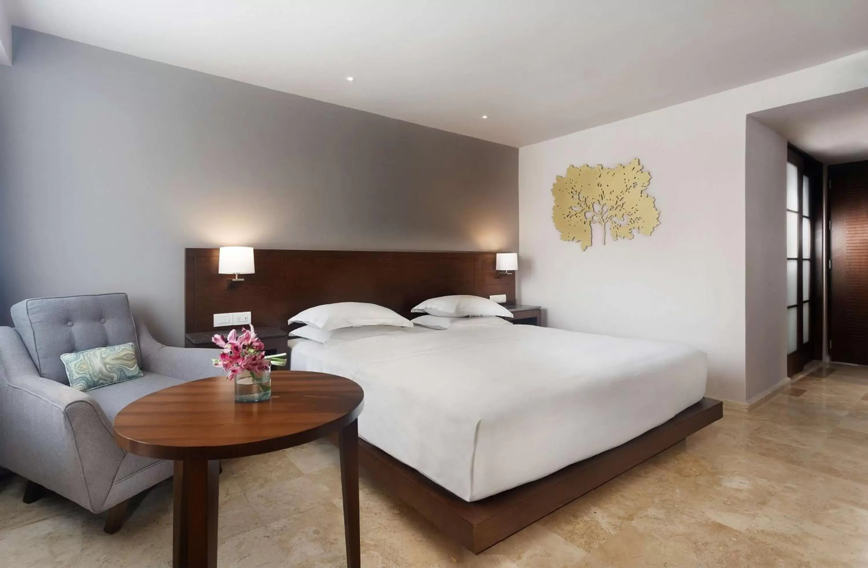 Photo of the whole room, Bed in Hyatt Regency Villahermosa