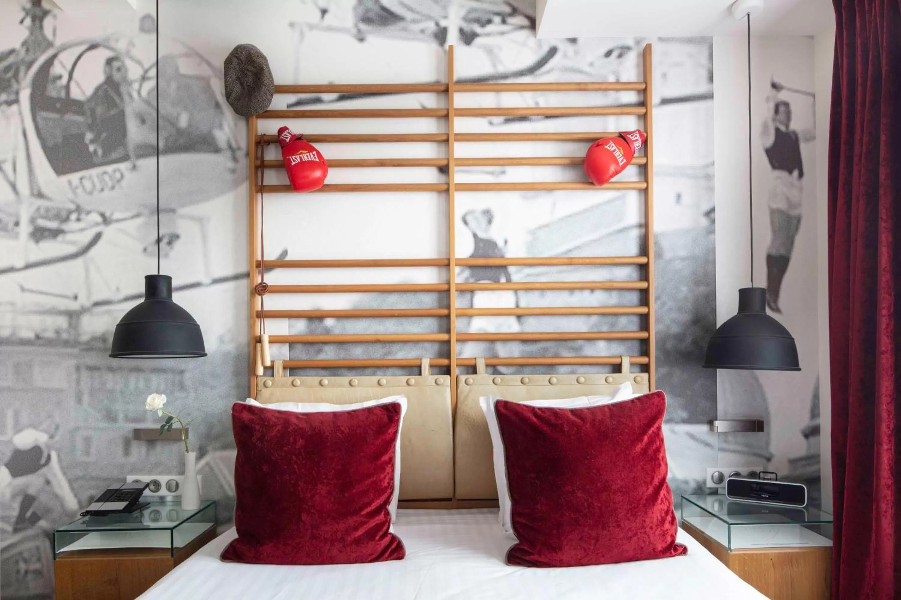 Bedroom, Bed in Le 123 Sébastopol - Astotel