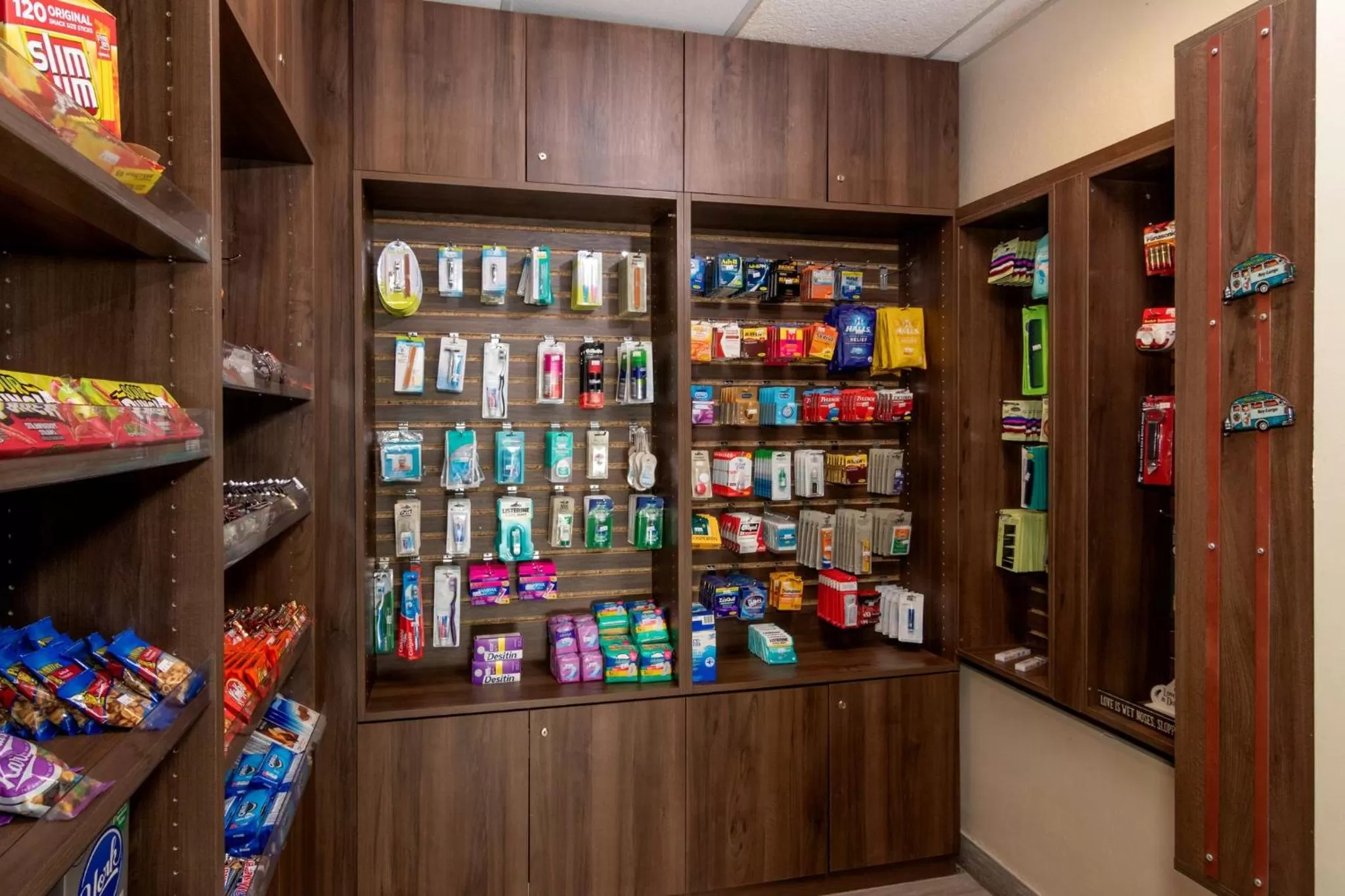 Shopping Area in Red Roof PLUS Miami Airport