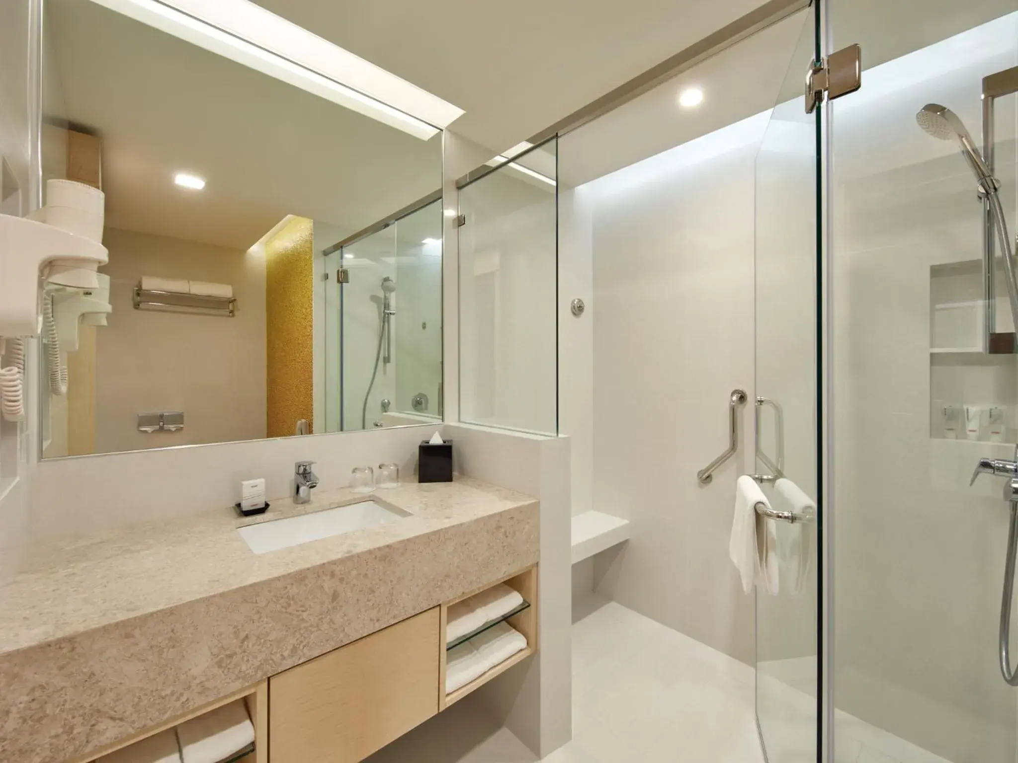 Shower, Bathroom in Sunway Pyramid Hotel