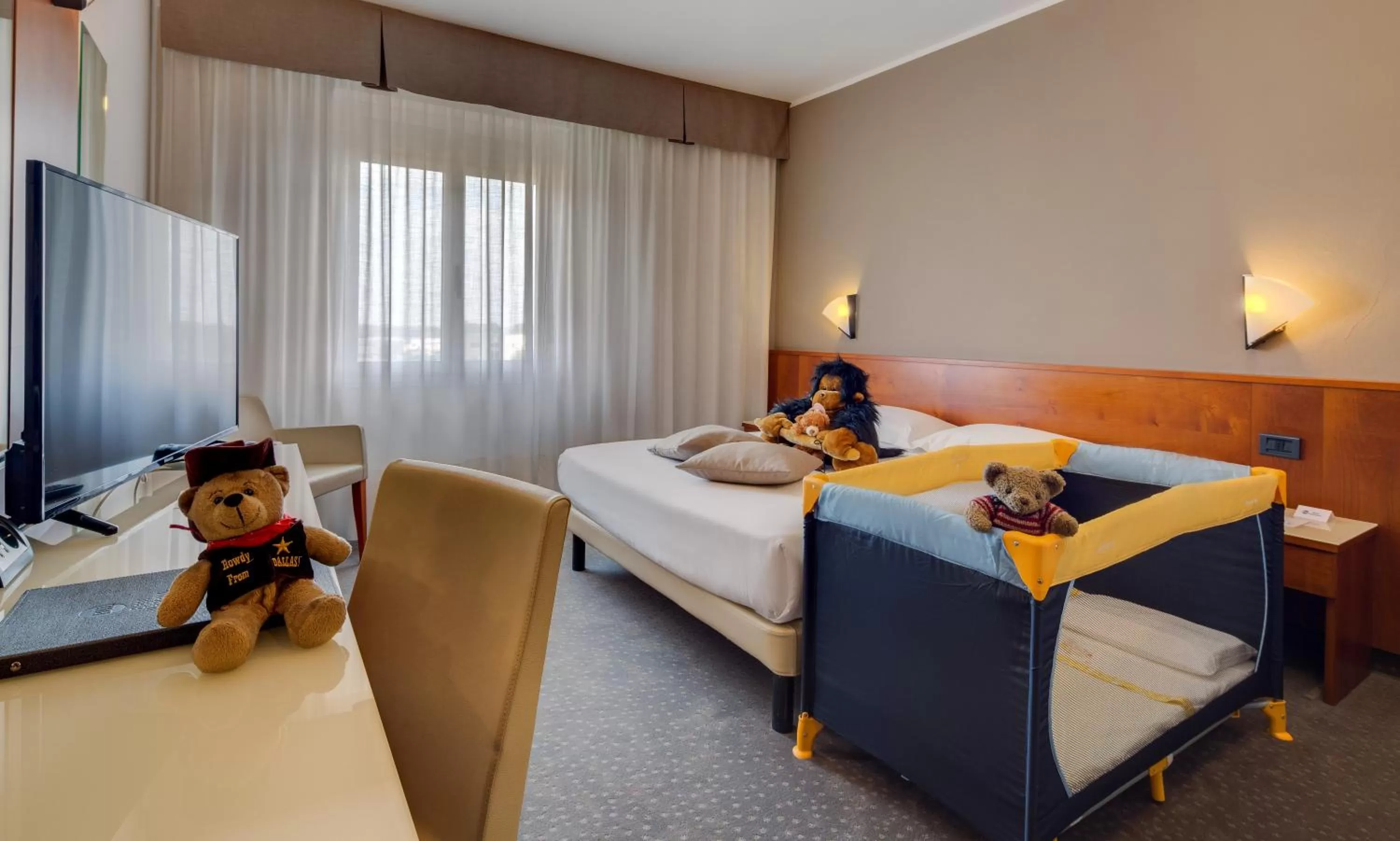 cot, Bed in Best Western Hotel Turismo