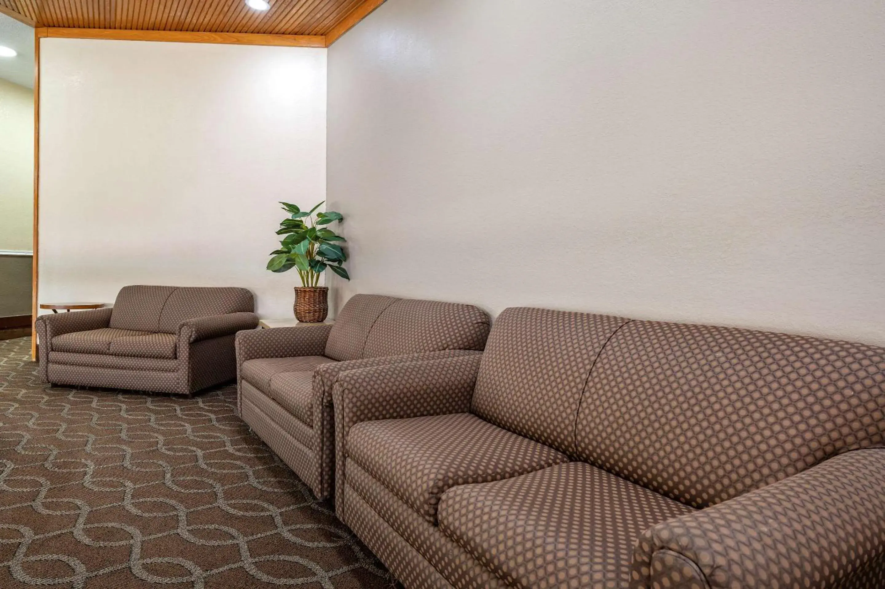 Lobby or reception, Seating Area in Econo Lodge Inn & Suites