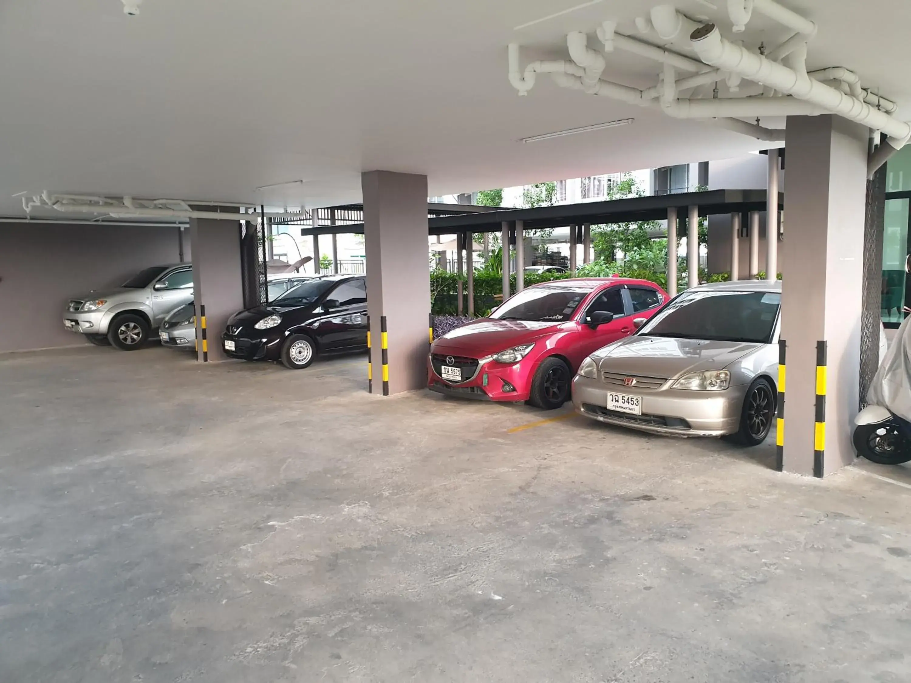 Facade/entrance in iResidence Hotel Pathumthani