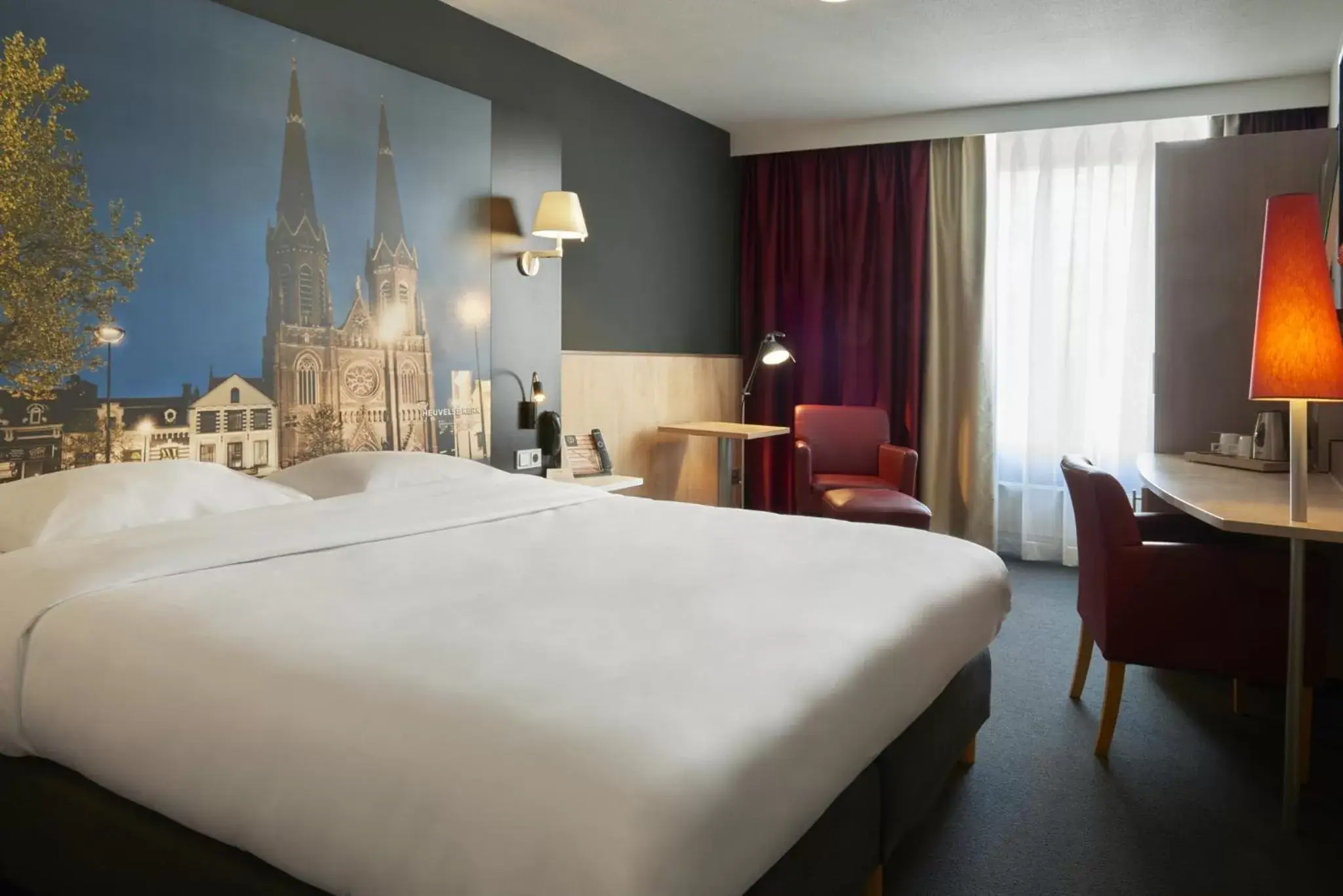 Photo of the whole room, Bed in Mercure Hotel Tilburg Centrum