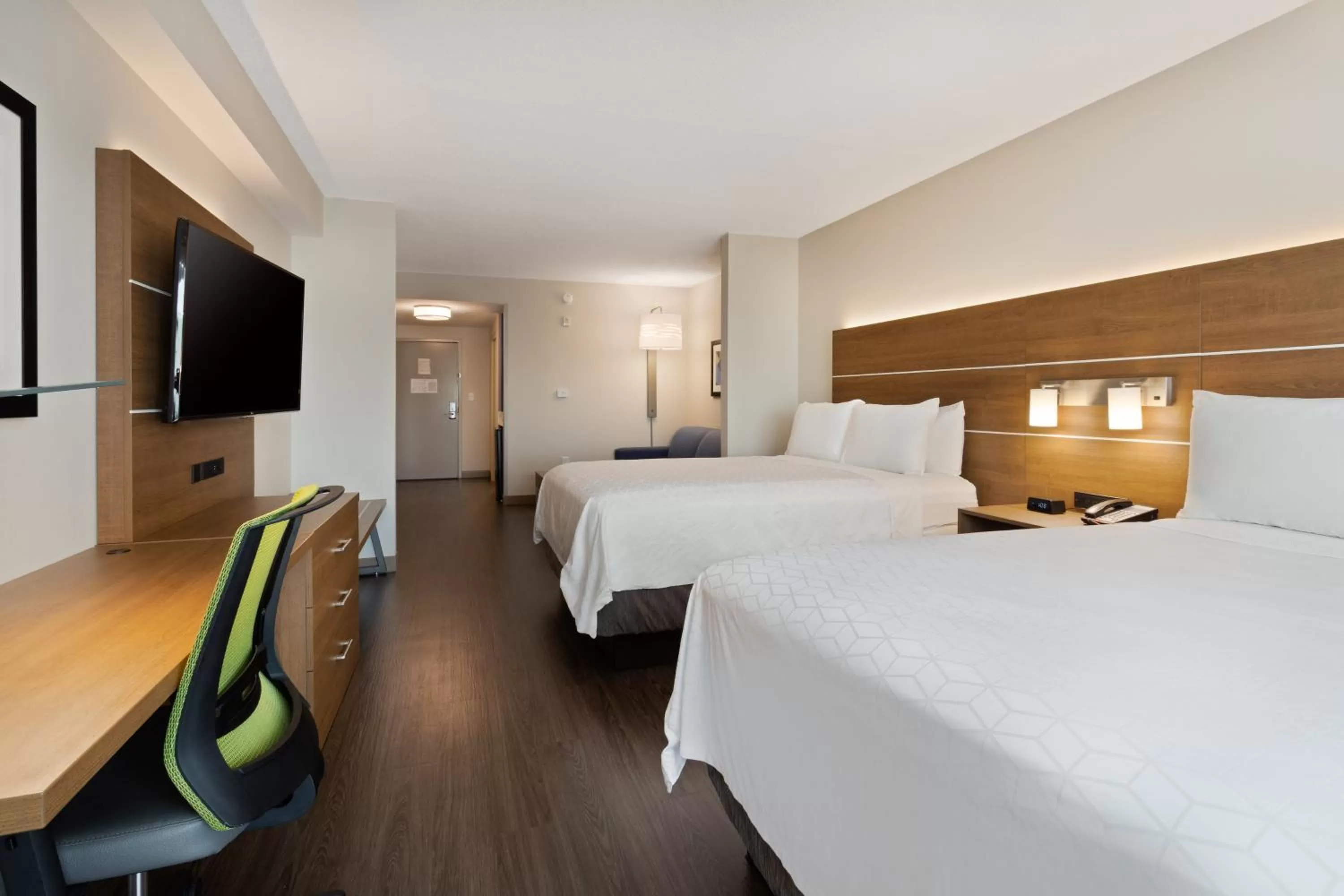 Photo of the whole room, Bed in Holiday Inn Express Hotel & Suites Largo-Clearwater by IHG