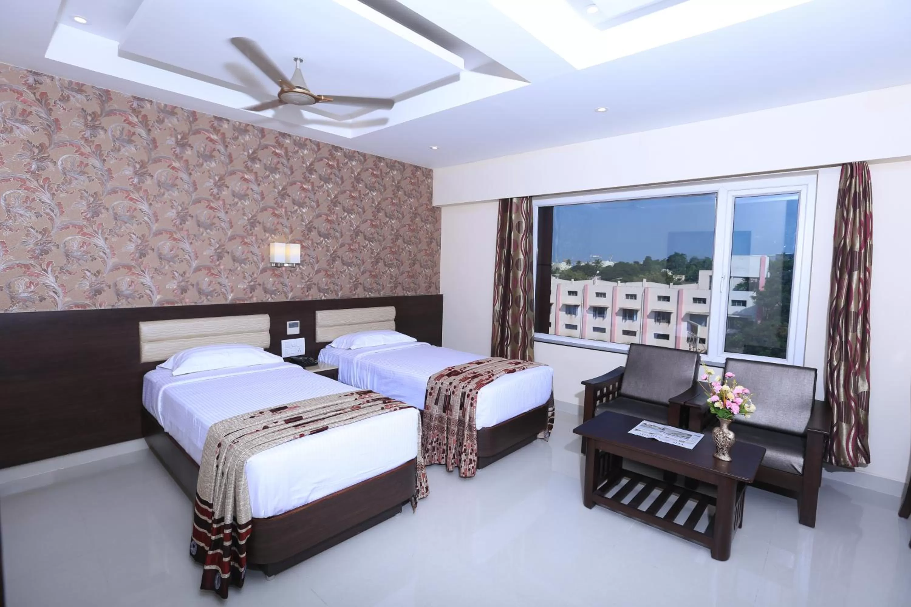 Living room, Bed in Hotel Deepam