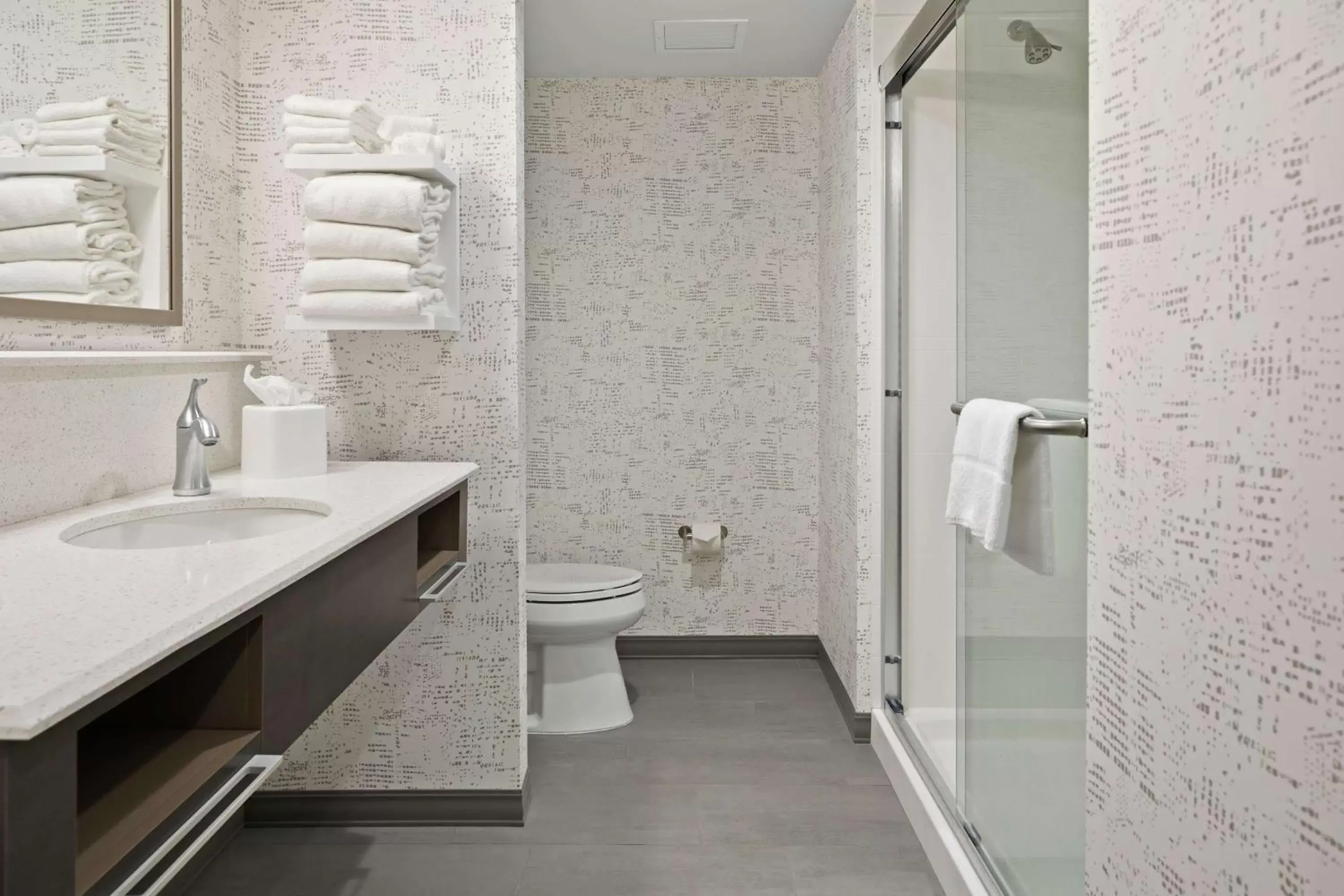 King Room - Non-Smoking in Hampton Inn & Suites Cranberry Township/Mars King Room - Non-Smoking in Hampton Inn & Suites Cranberry Township/Mars