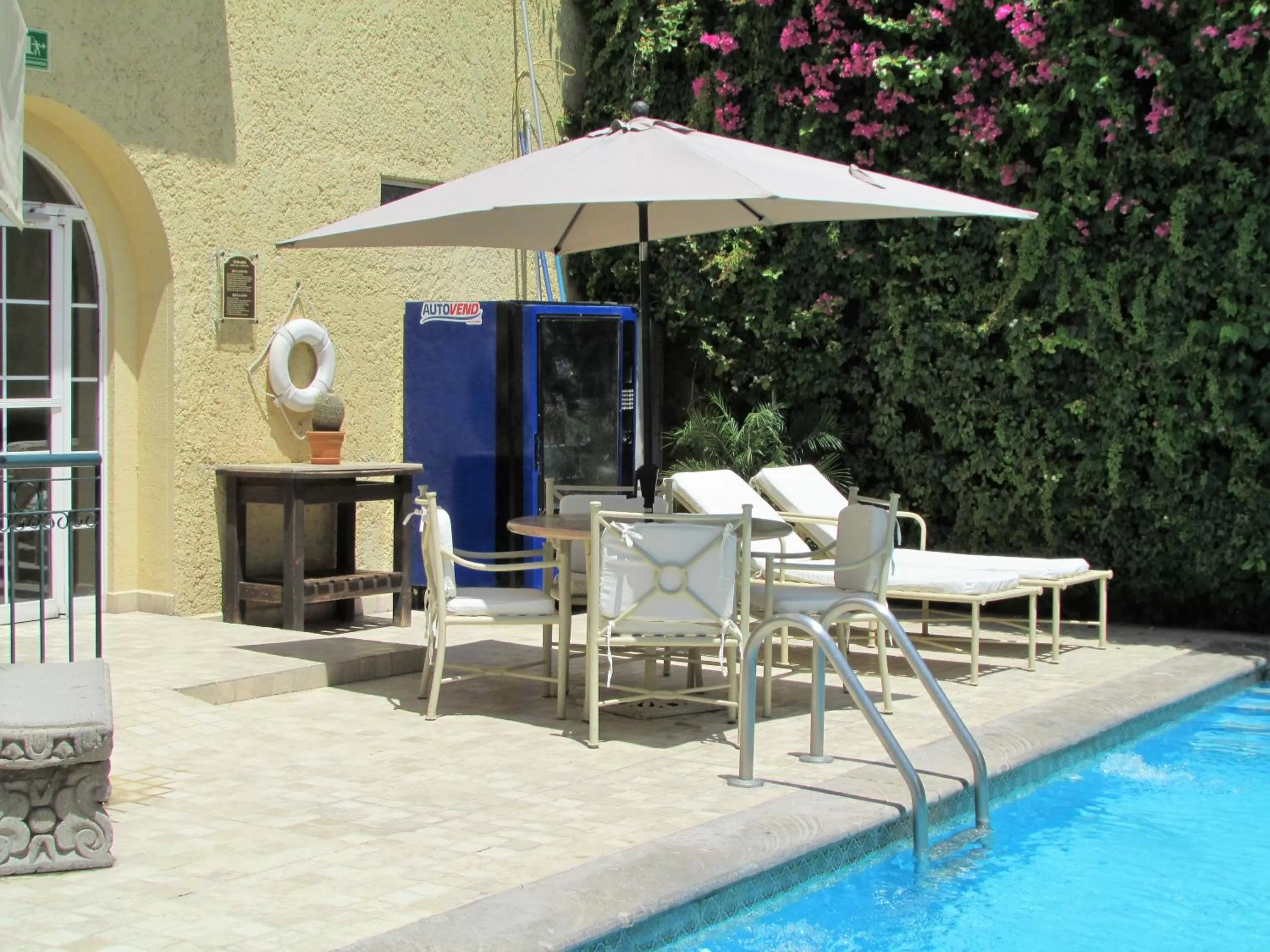 Swimming pool in Best Western Hotel Posada Del Rio Express