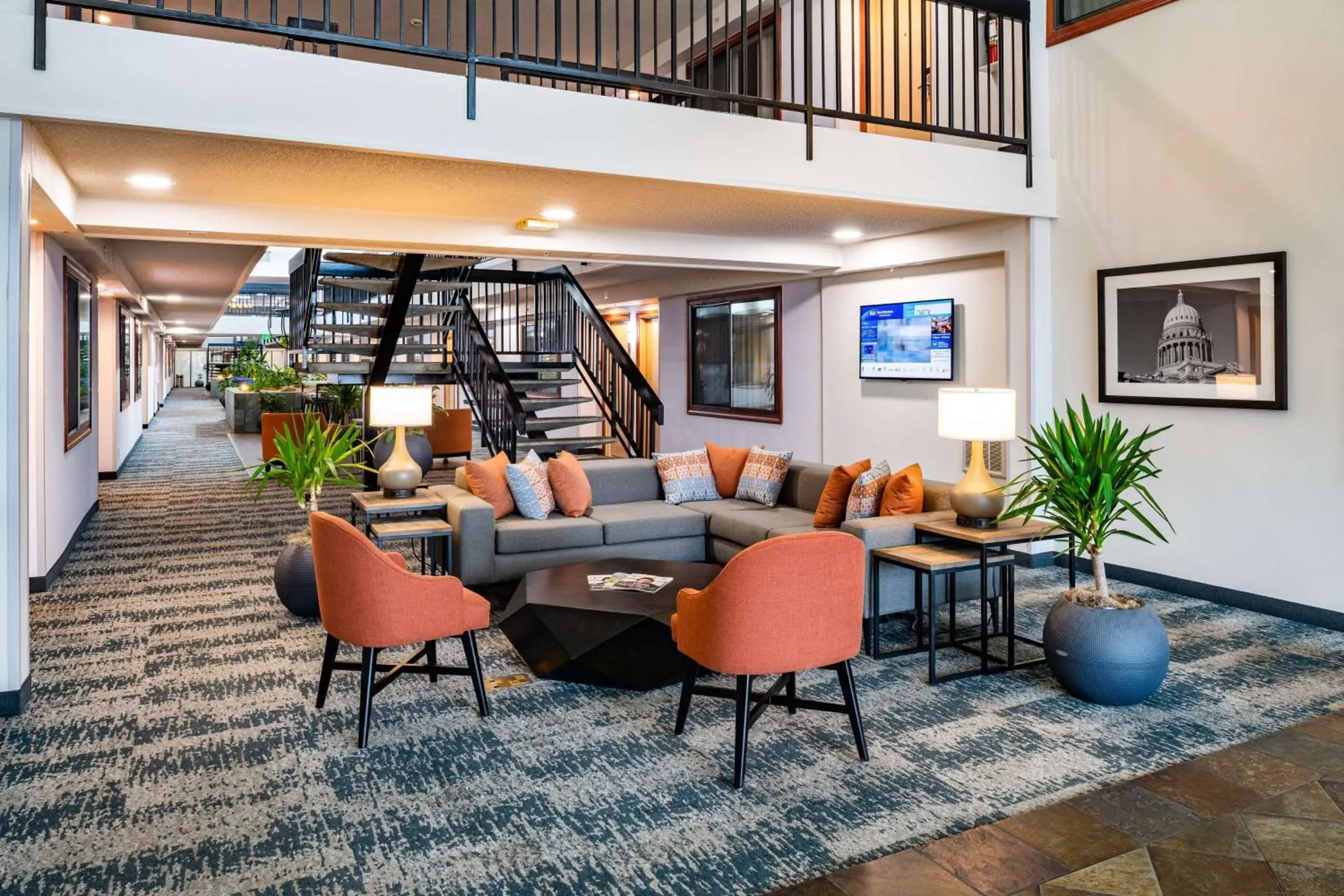 Lobby or reception, Lounge/Bar in Best Western Vista Inn at the Airport