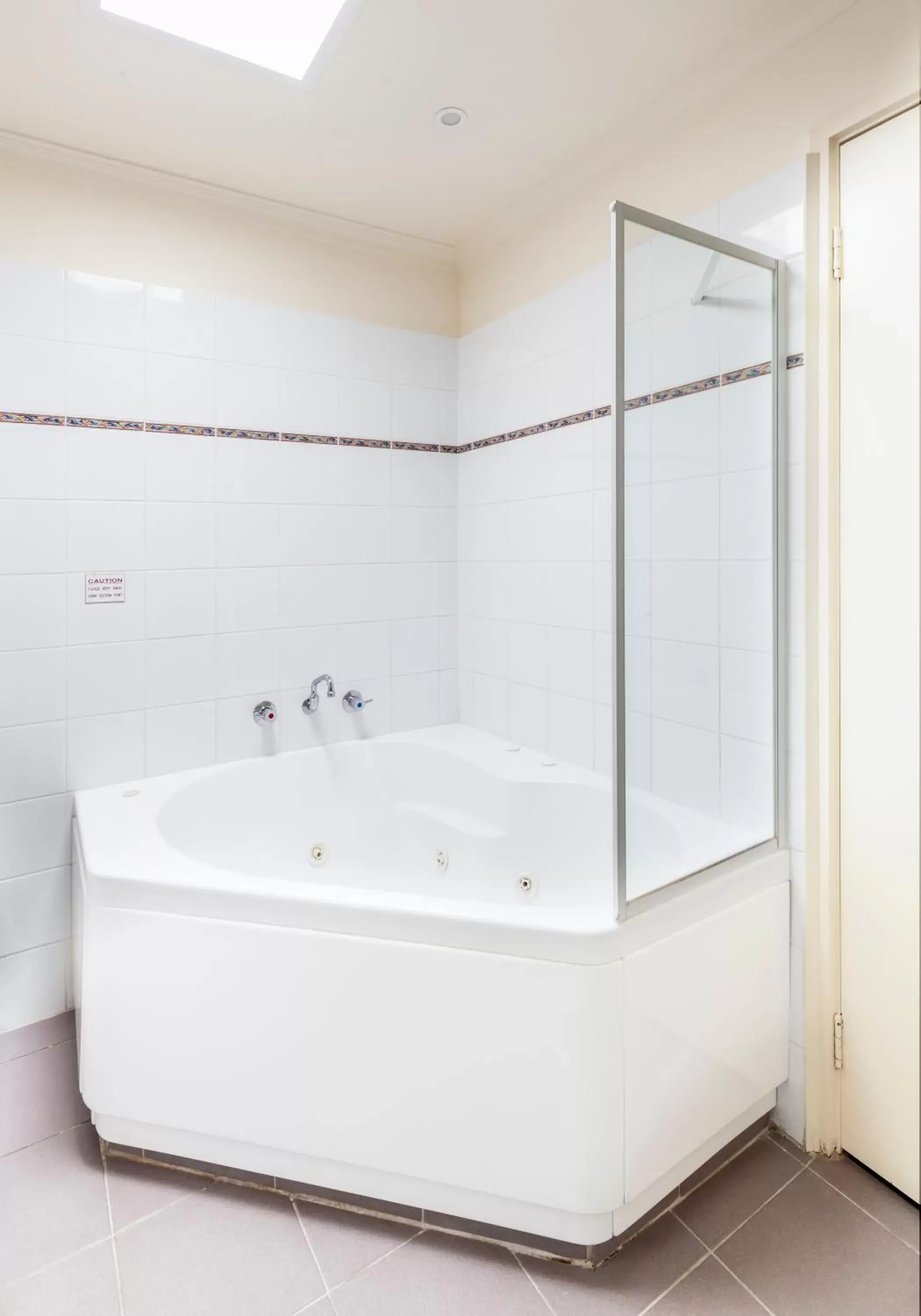 Bath, Bathroom in Best Western Plus Buckingham International