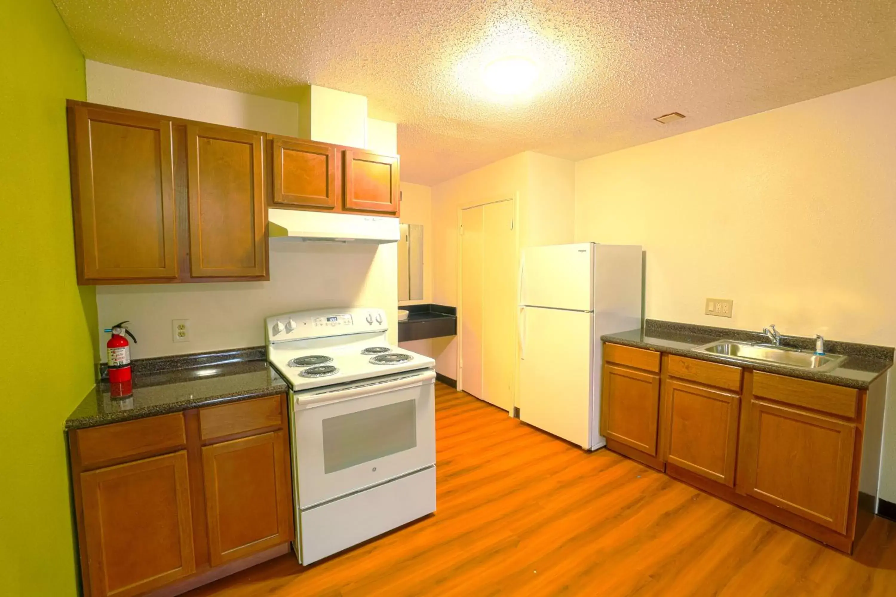 View (from property/room), Kitchen/Kitchenette in Motel 6-Longview, TX - North