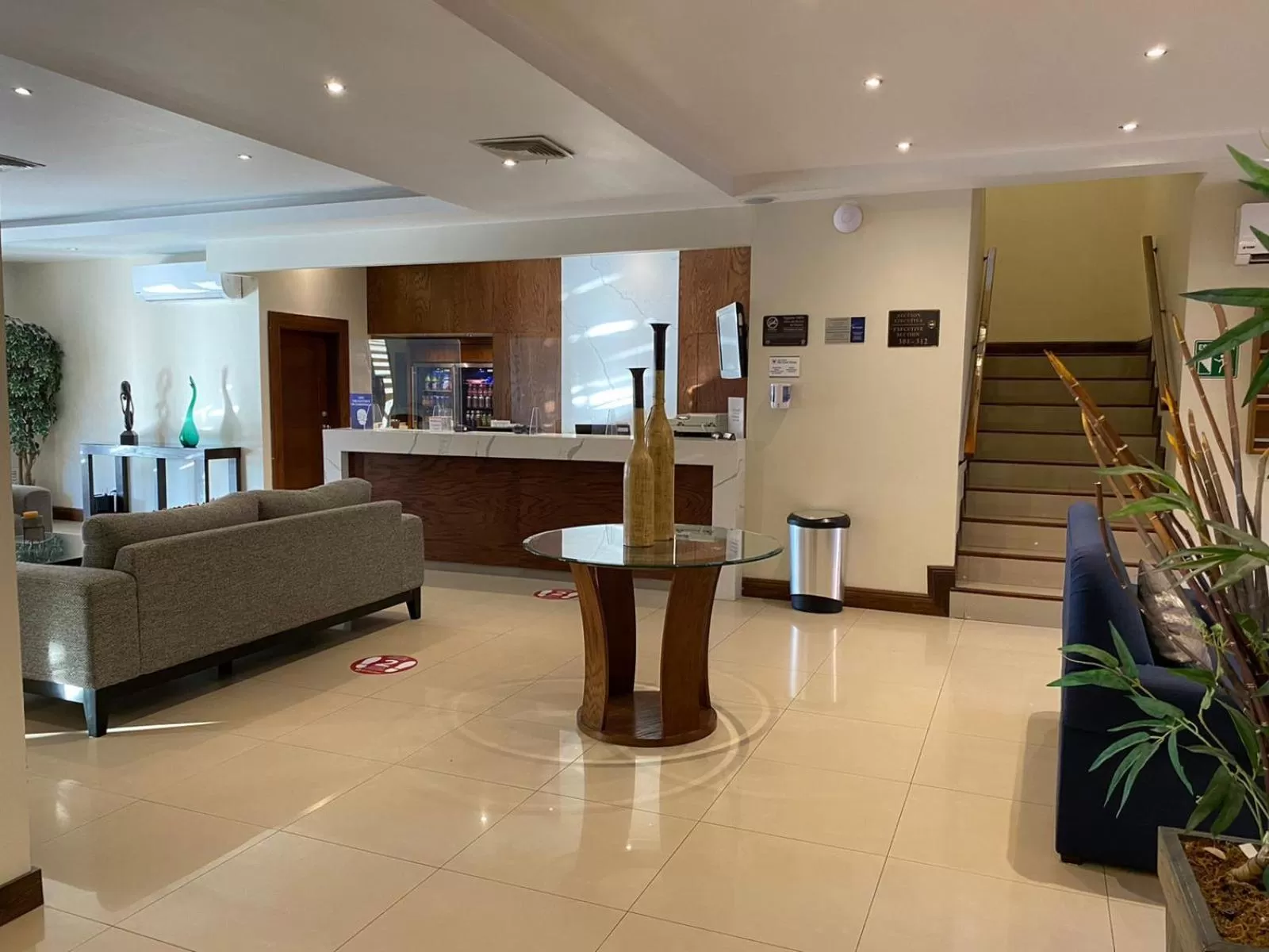 Lobby or reception in Best Western Plus Chihuahua Aeropuerto