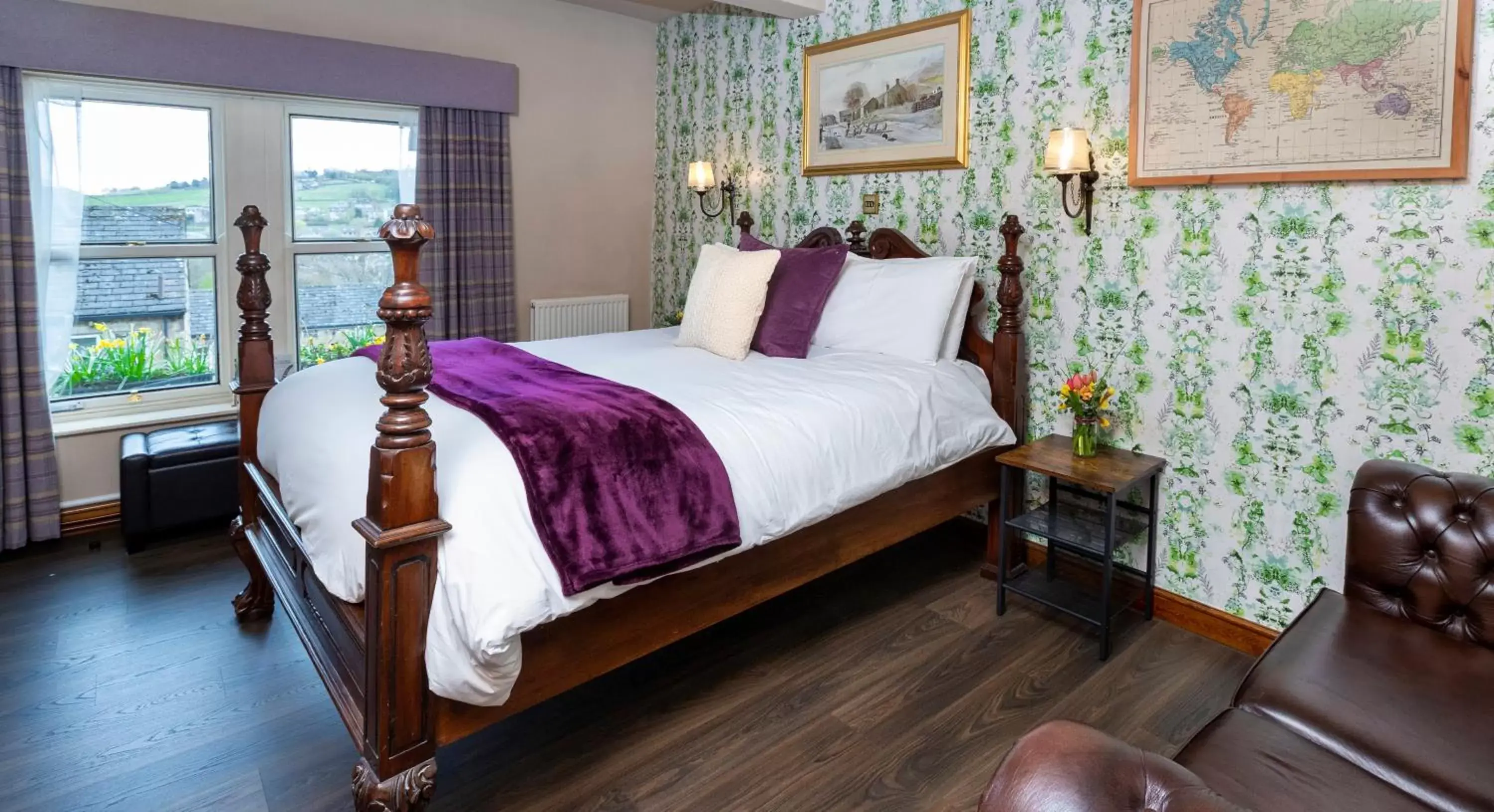 Bed in The Fleece Inn