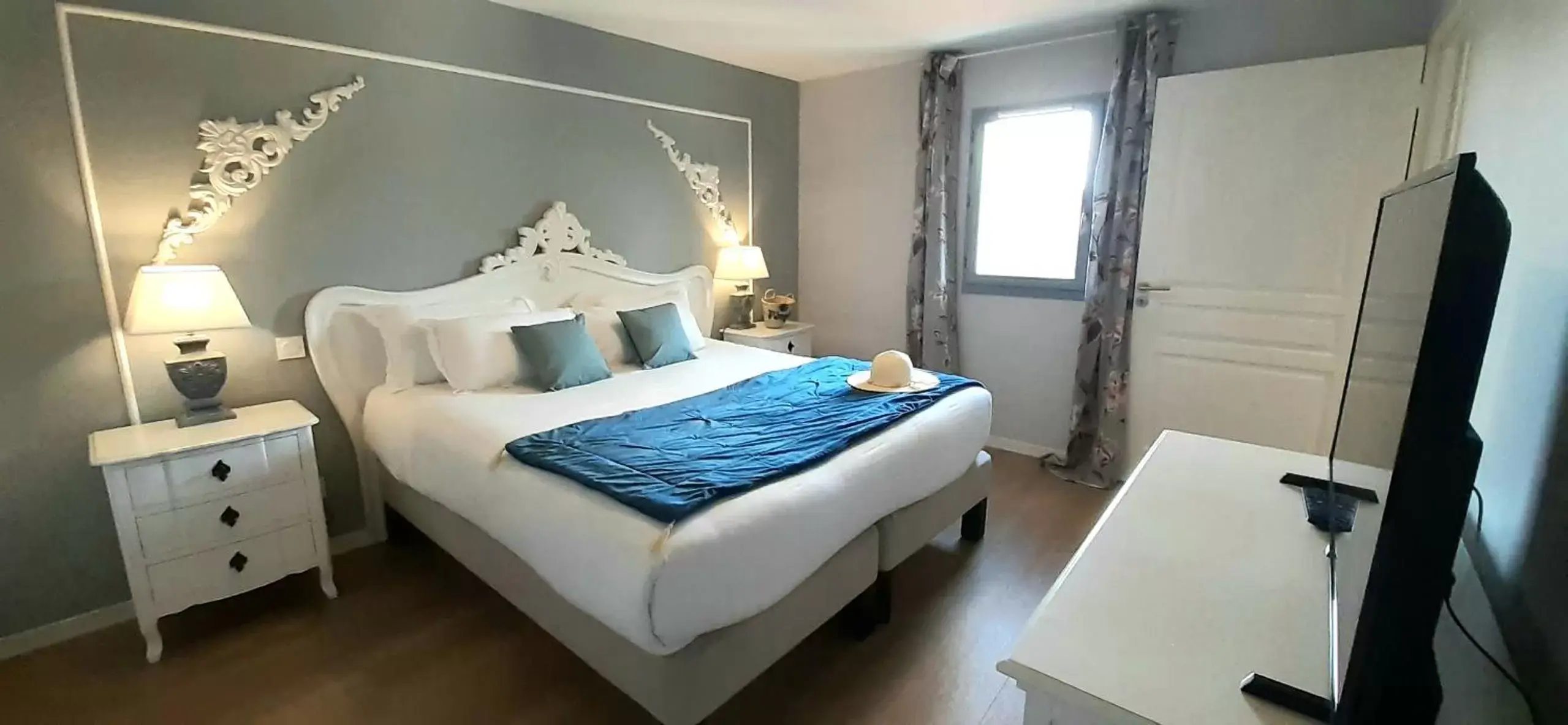 Bedroom, Bed in Hotel-Restaurant des Augustins - Cosy Places by CC - Proche Sarlat