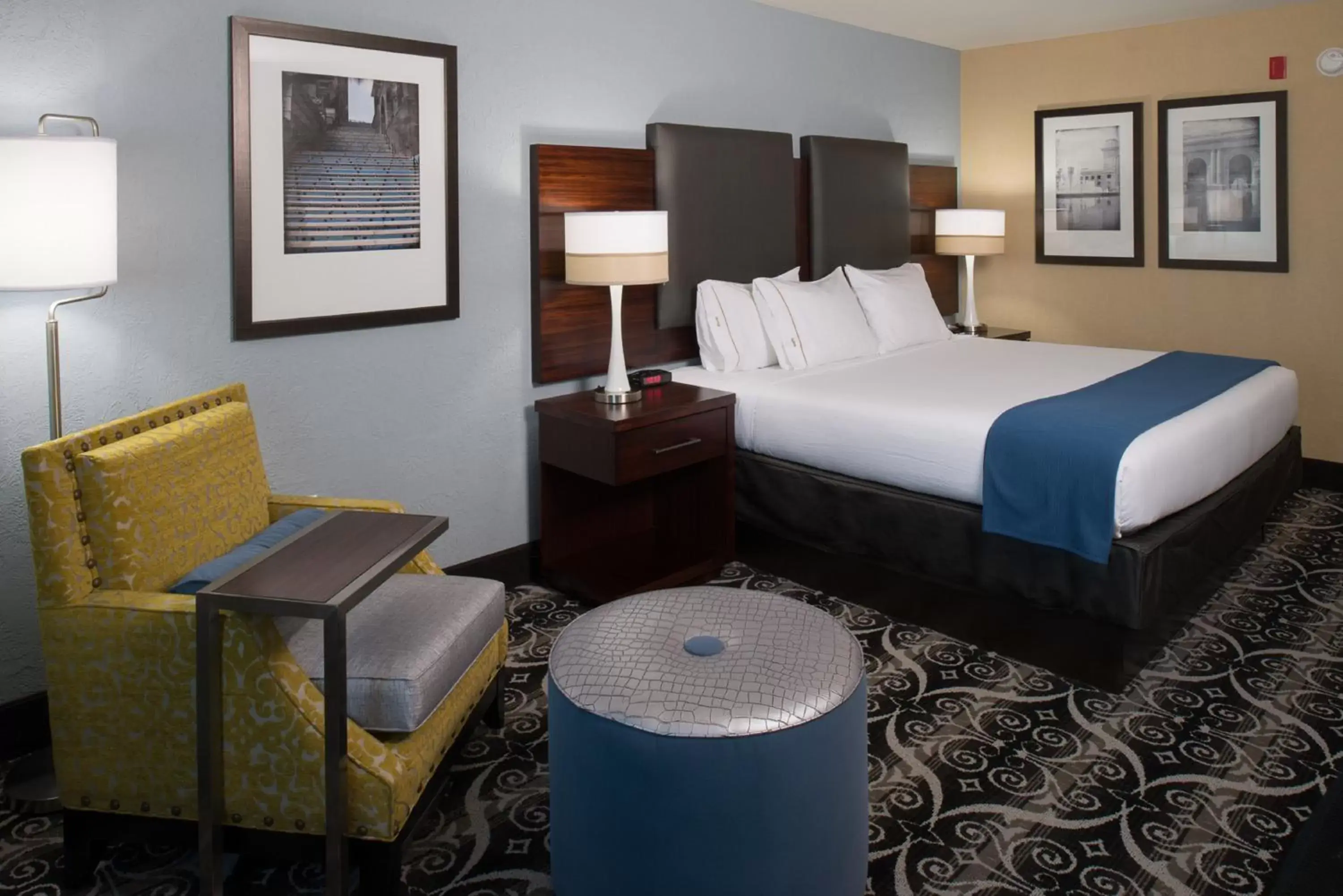 Photo of the whole room in Holiday Inn Express & Suites Kansas City Airport, an IHG Hotel