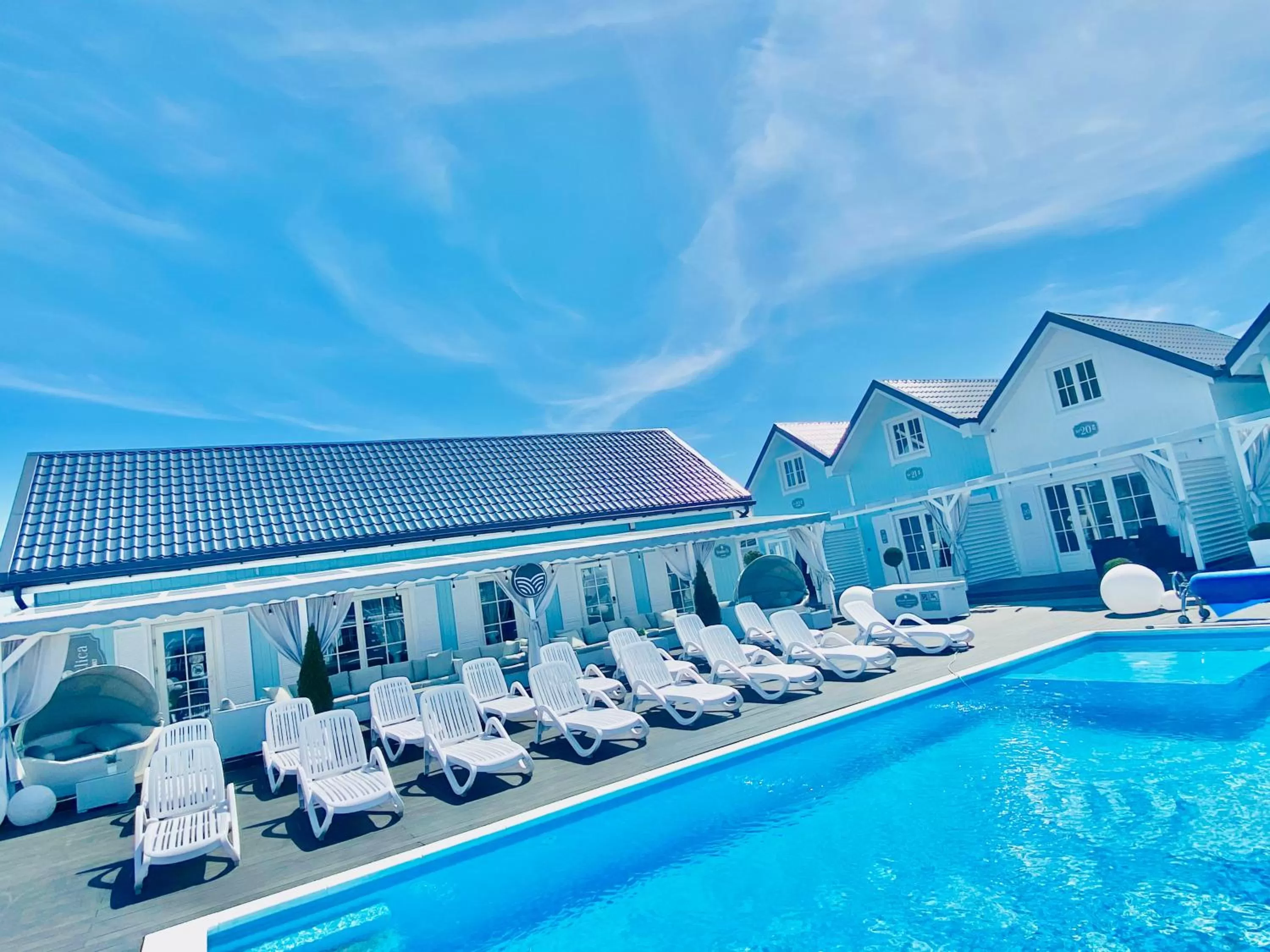 Property building, Swimming Pool in Baltic Family - domki całoroczne nad morzem basen kidsclub rowery