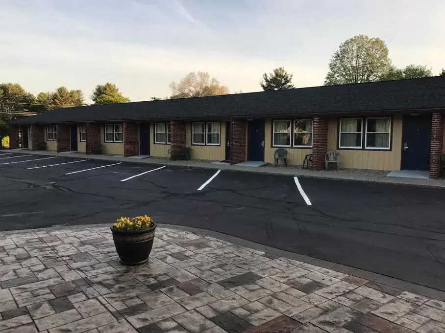 Property Building in Quiet Corner Inn