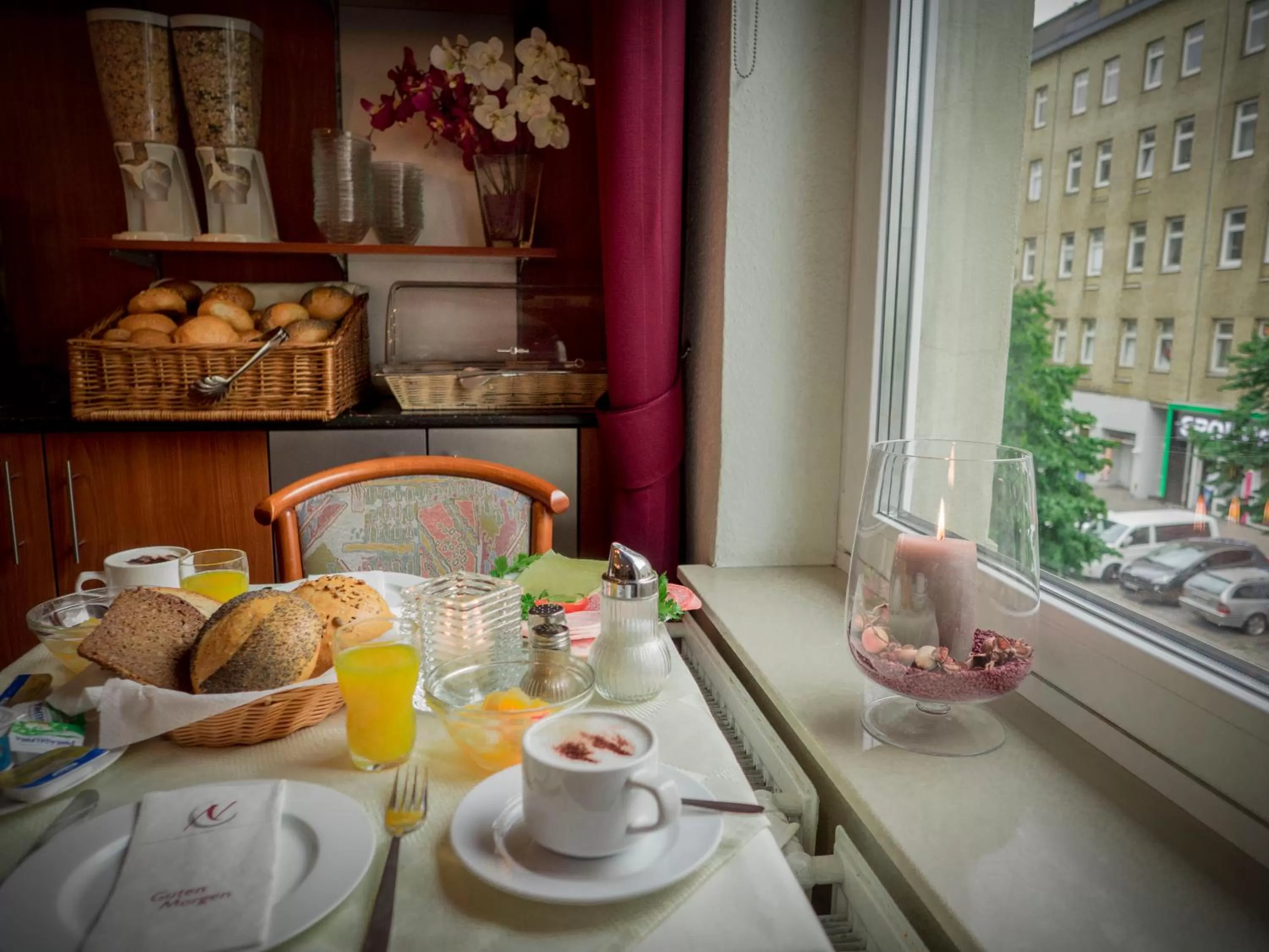 Food and drinks in Hotel Lumen am Hauptbahnhof