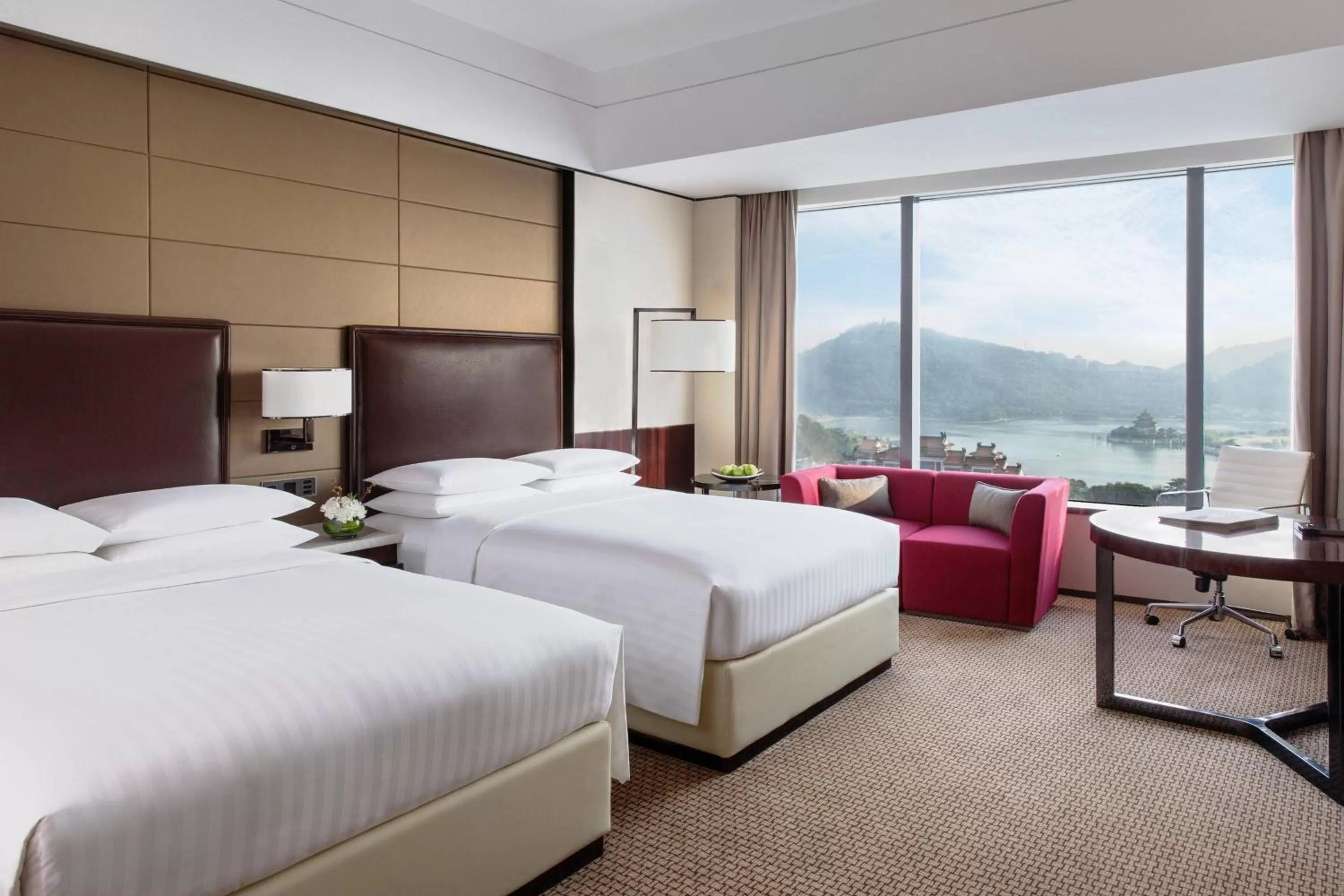 Photo of the whole room, Bed in Shunde Marriott Hotel