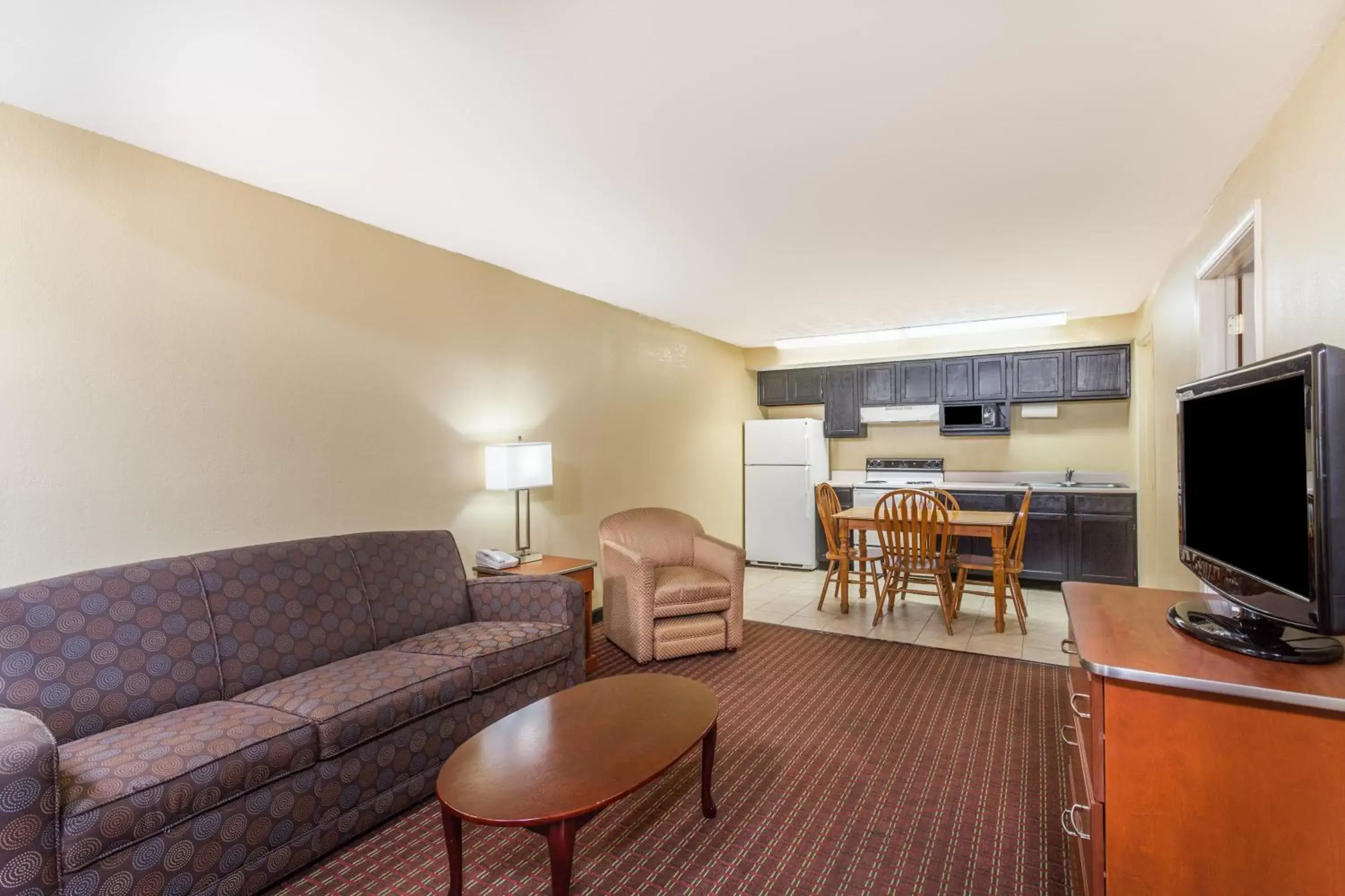 Shower, Seating Area in Baymont by Wyndham Pigeon Forge near Island Drive