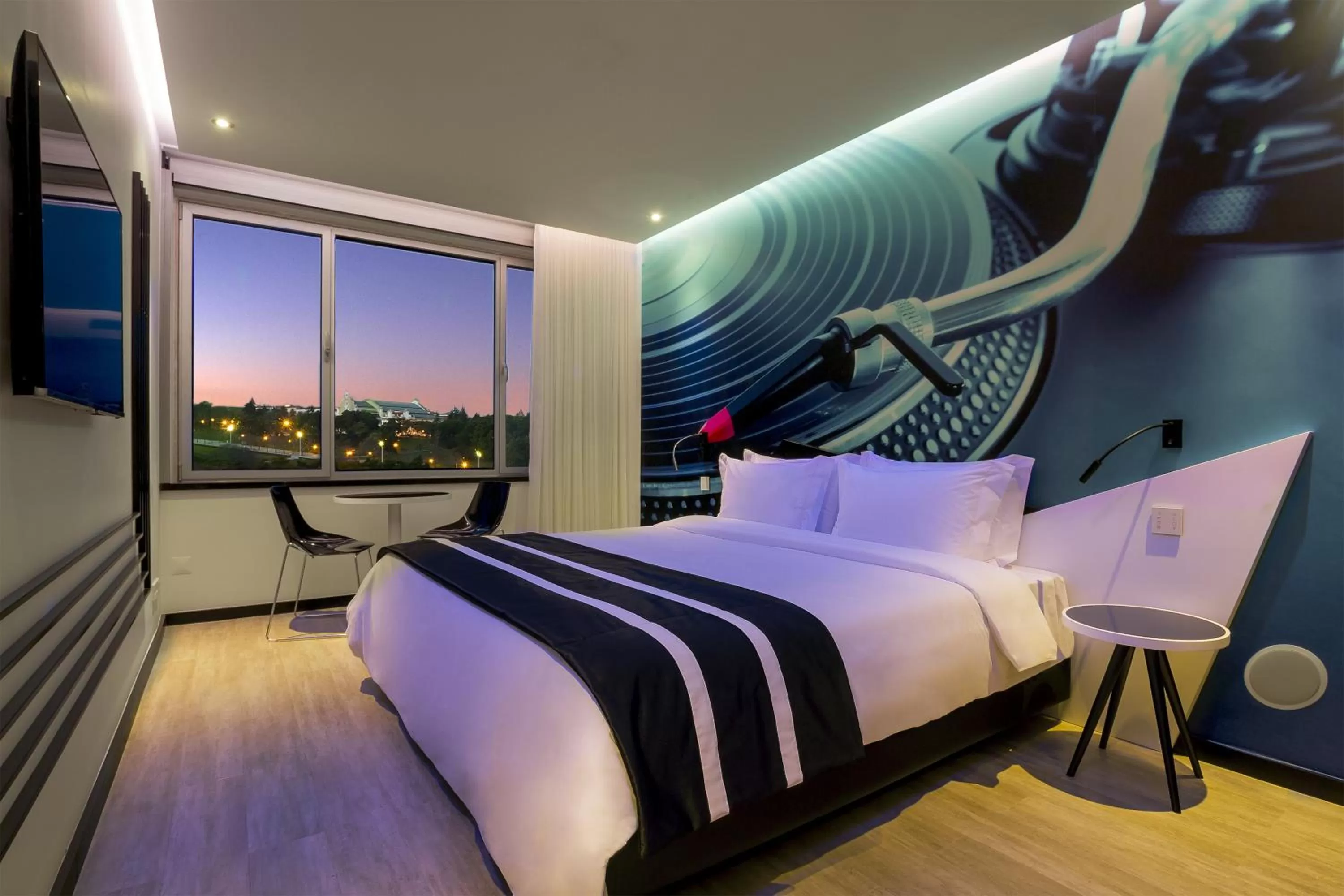 Bed in HF Fénix Music