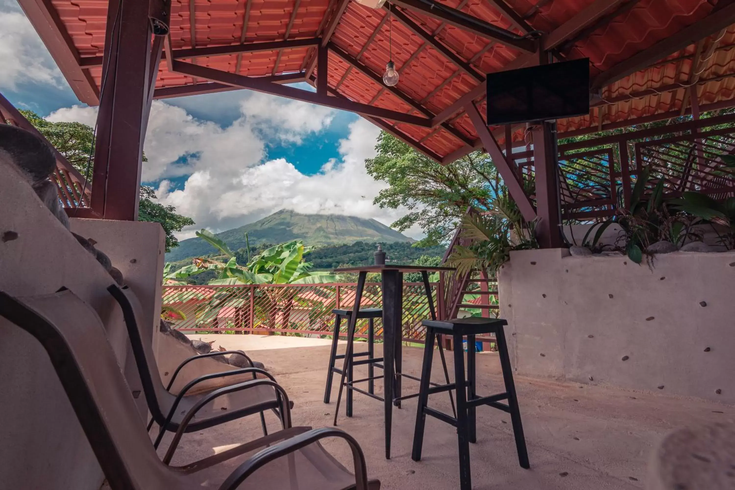 Lounge or bar in Miradas Arenal Hotel & Hotsprings