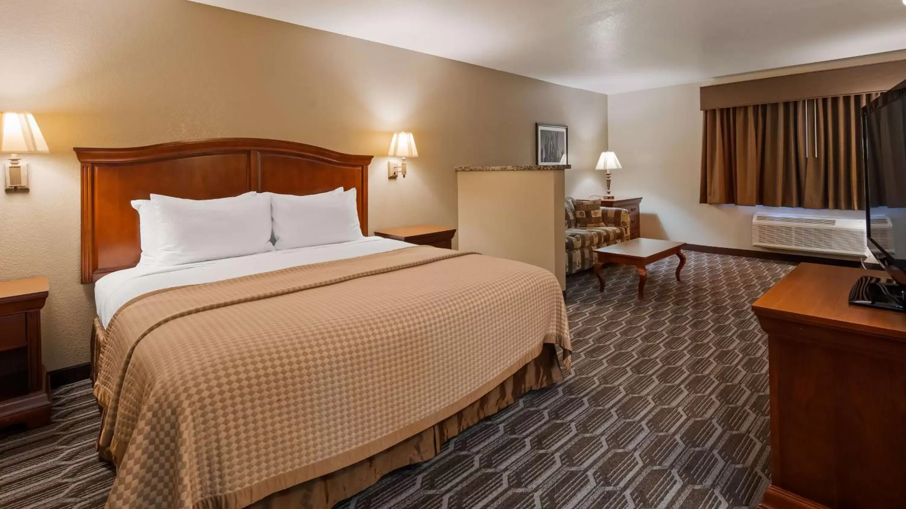 Photo of the whole room, Bed in Best Western Inn of Chandler