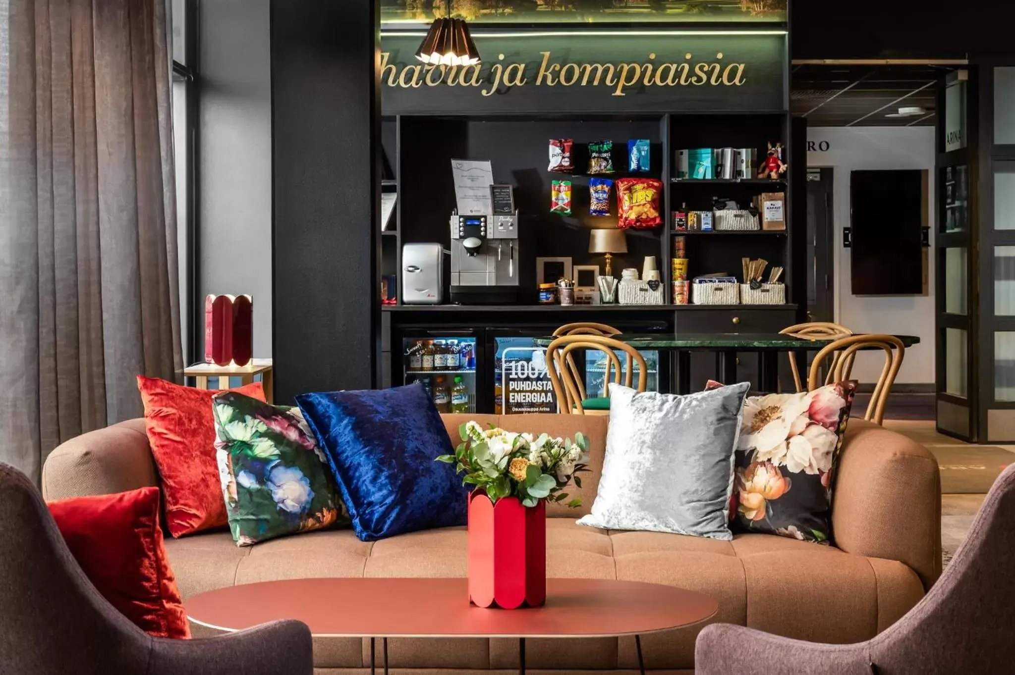 Lounge or bar in Original Sokos Hotel Arina Oulu Lounge or bar in Original Sokos Hotel Arina Oulu