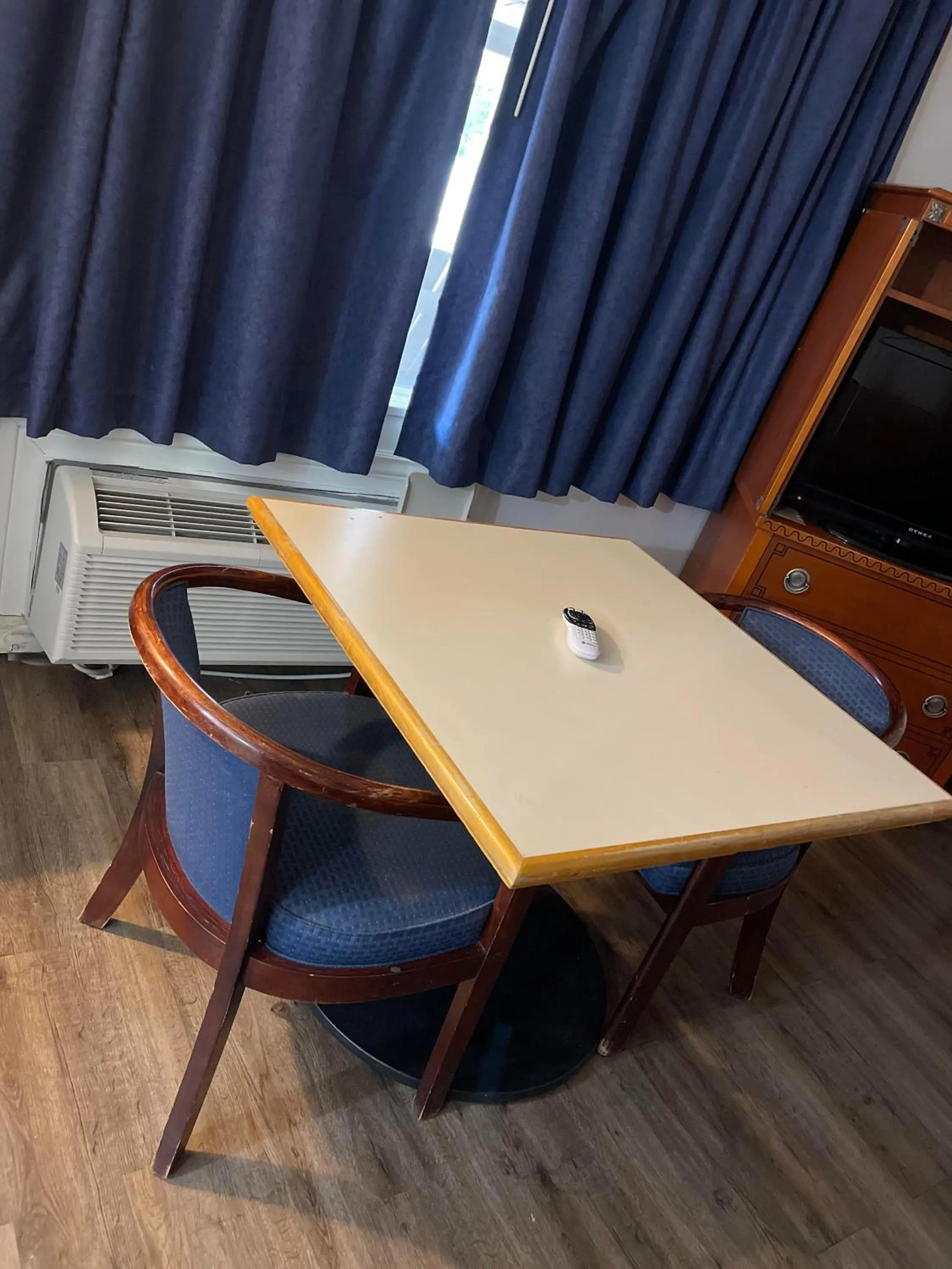 Seating area in Safari Motel