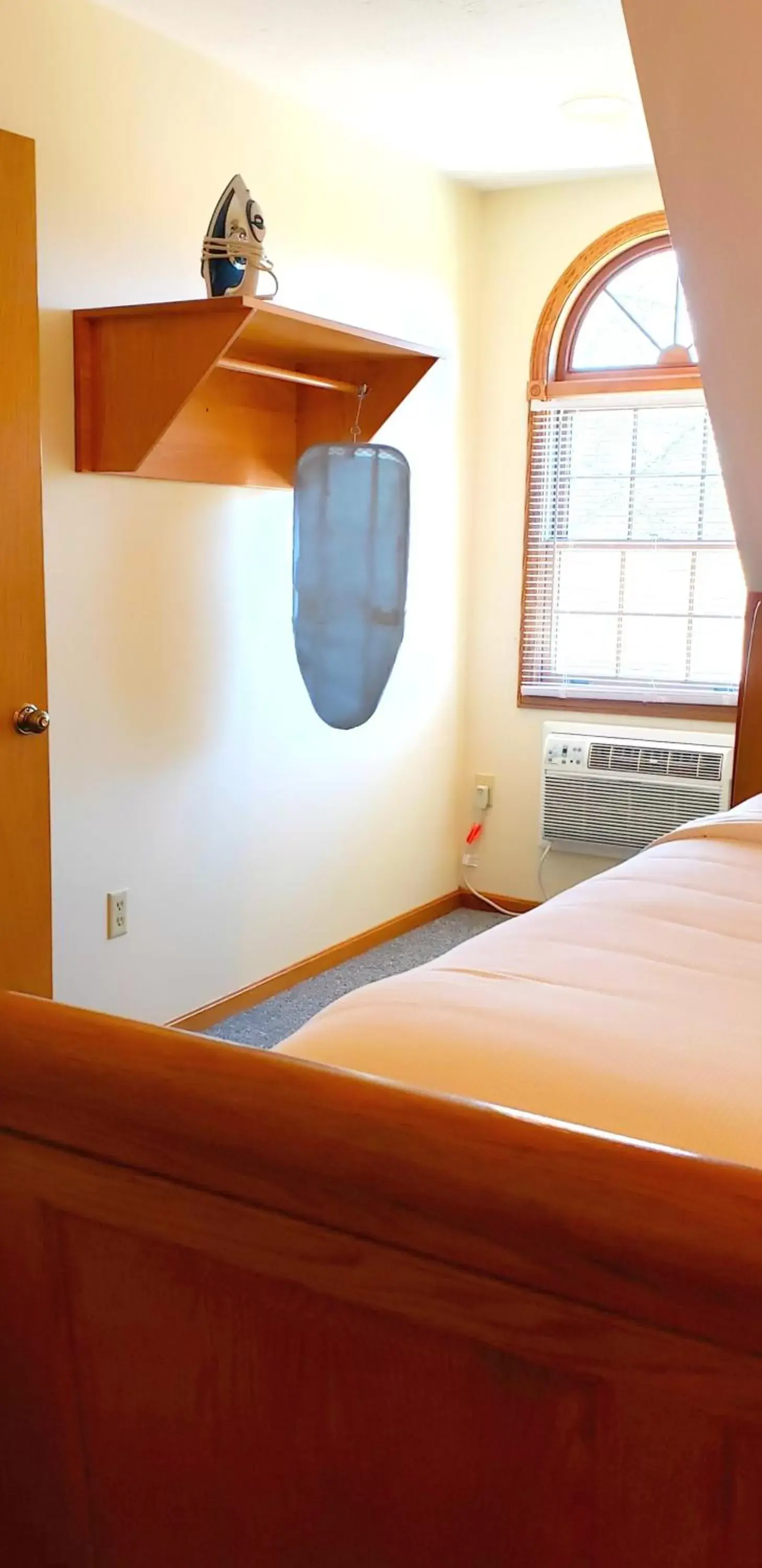 Carriage House King Room with Sofa #5 in Berlin Heritage Inn Carriage House King Room with Sofa #5 in Berlin Heritage Inn