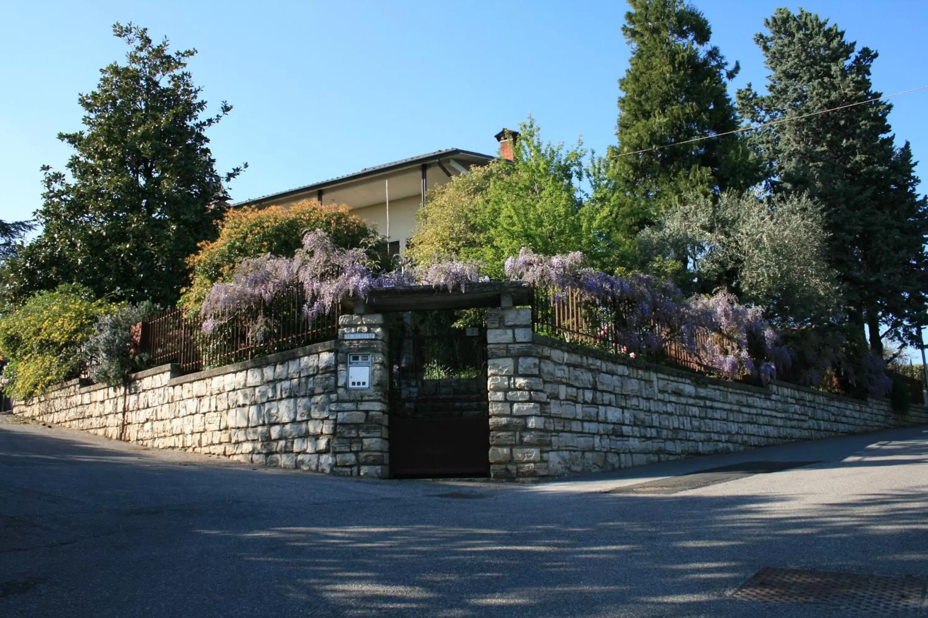 Facade/entrance, Property Building in B&B Il Glicine