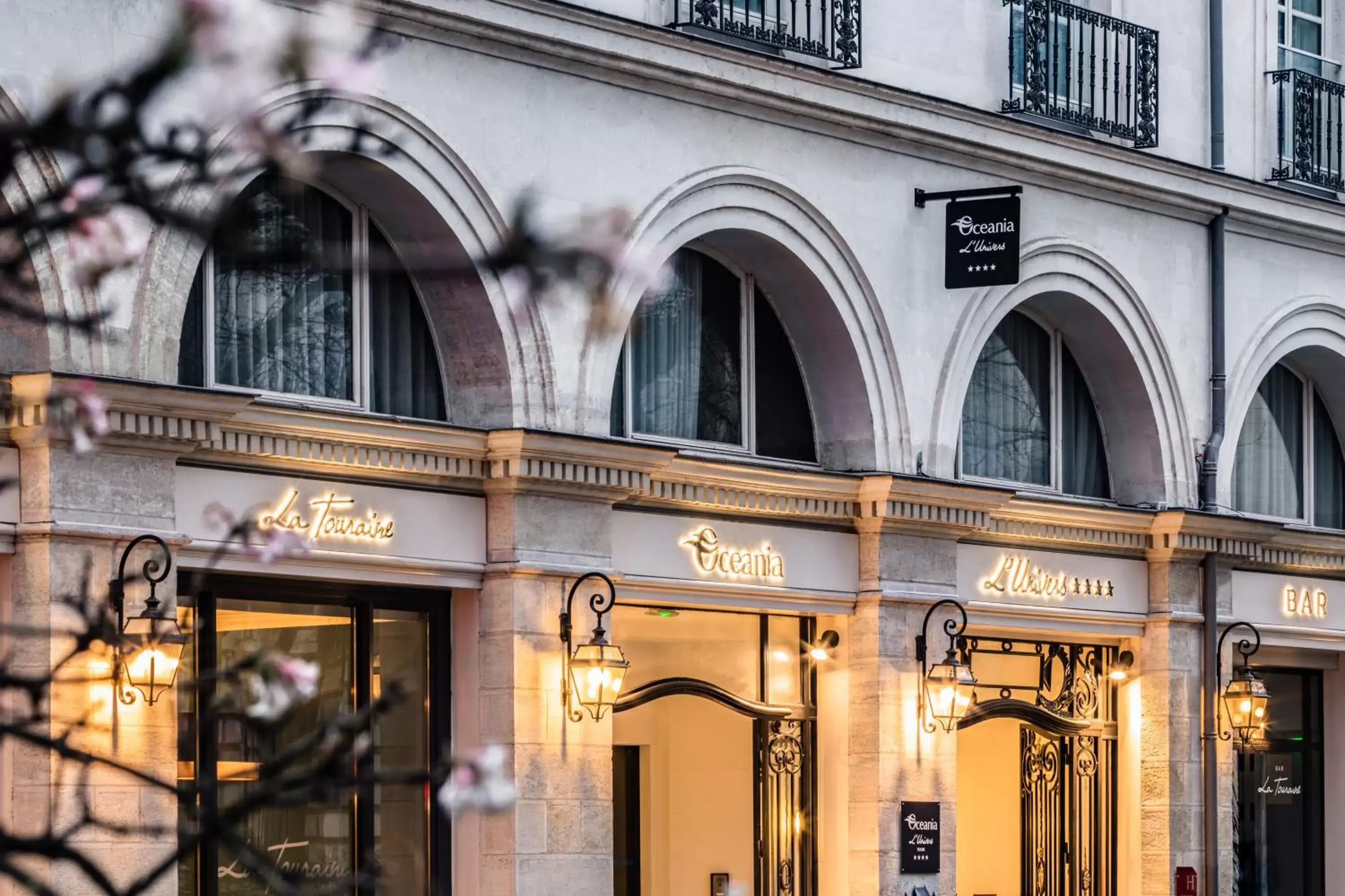 Property building in Hôtel & SPA Oceania L'Univers Tours Property building in Hôtel & SPA Oceania L'Univers Tours