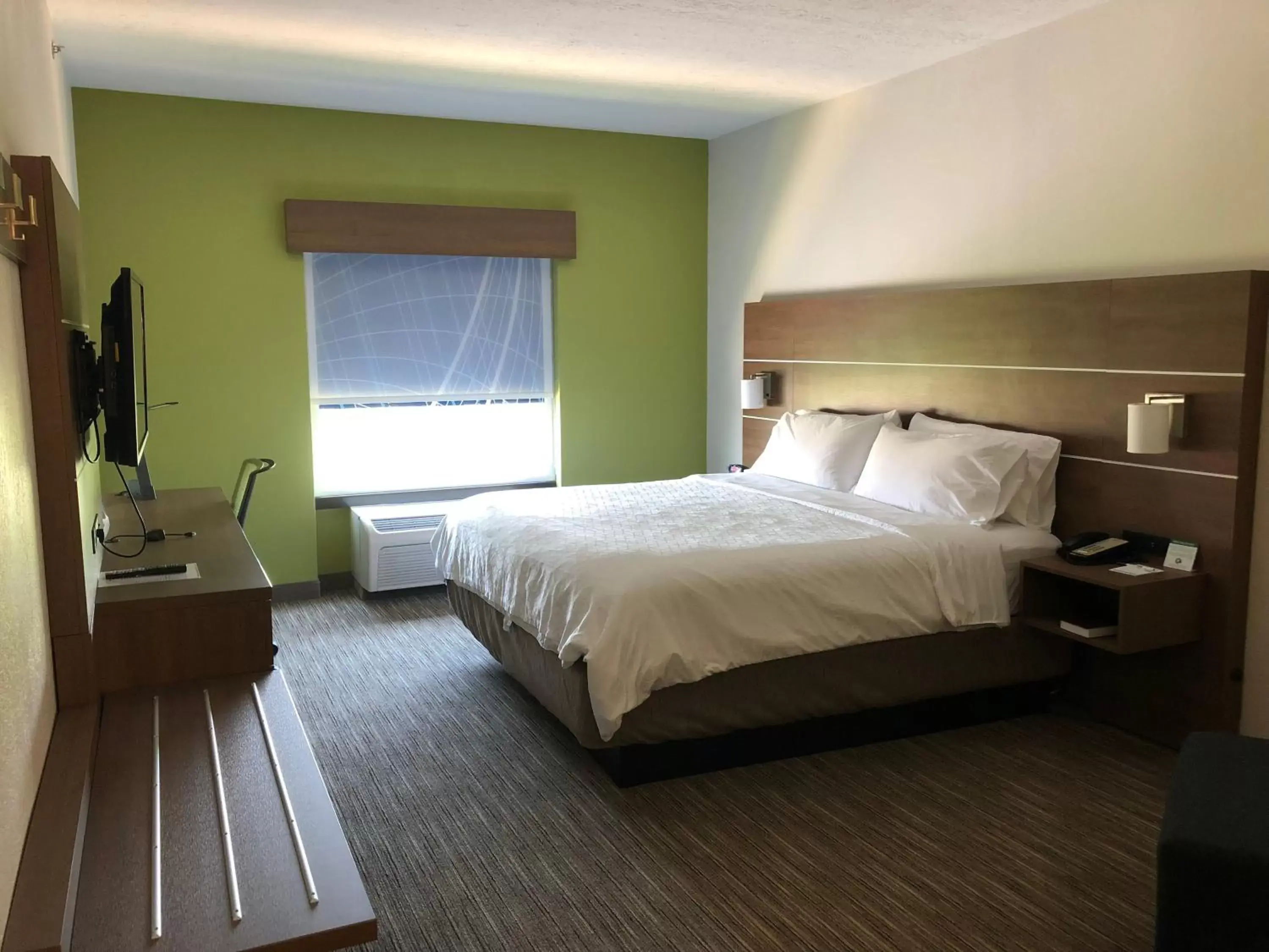 Bed in Holiday Inn Express Hotel & Suites Franklin, an IHG Hotel