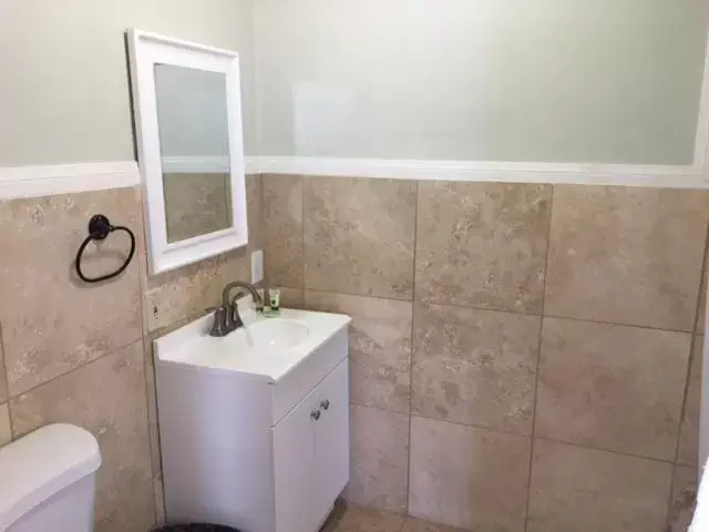 Bathroom in Olancha RV Park and Motel