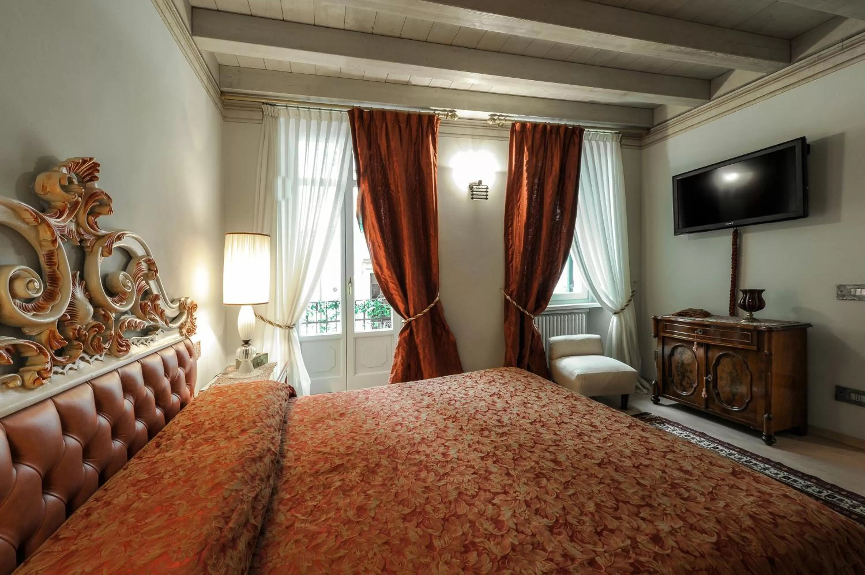 Decorative detail, Bed in La Corte Di Giulietta